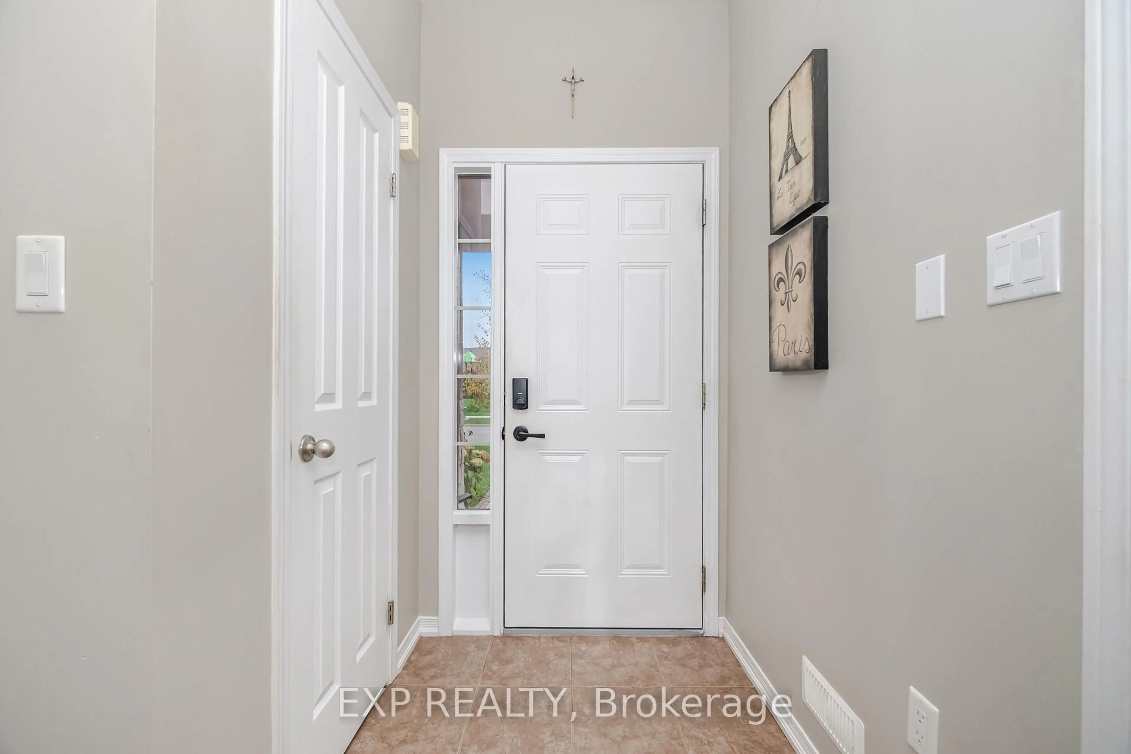 Indoor entryway for 5091 Alyssa Dr, Lincoln Ontario L0R 1B2
