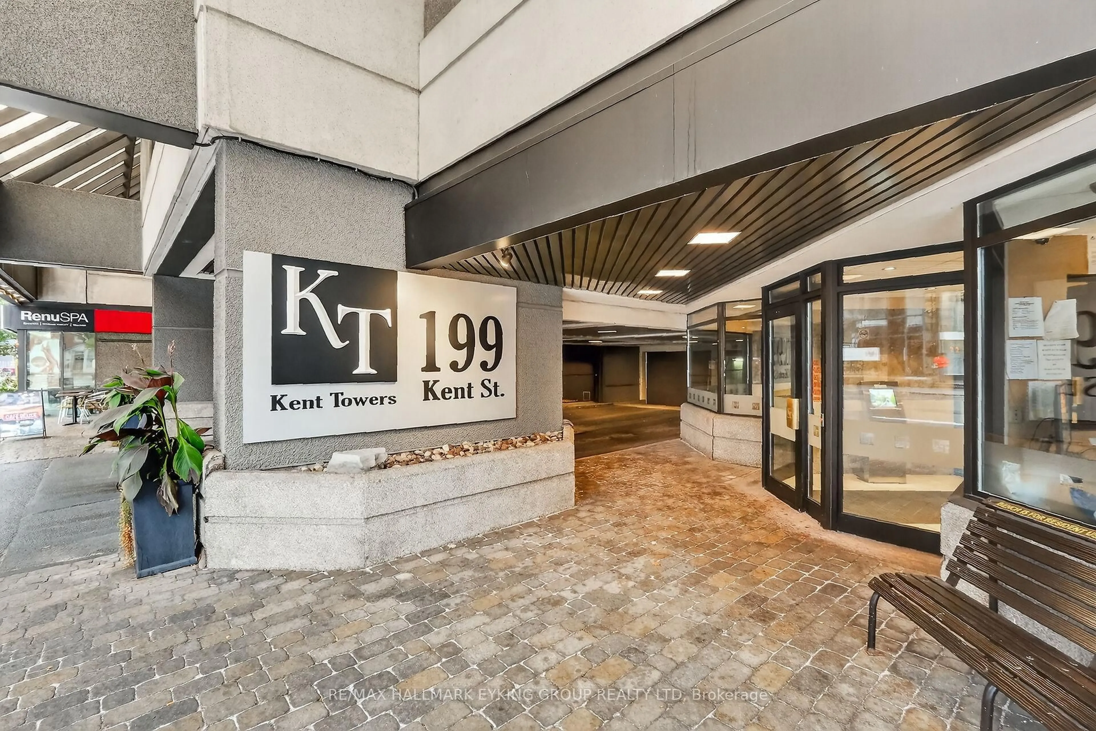 Indoor foyer for 199 Kent St #1006, Ottawa Ontario K2P 2K8