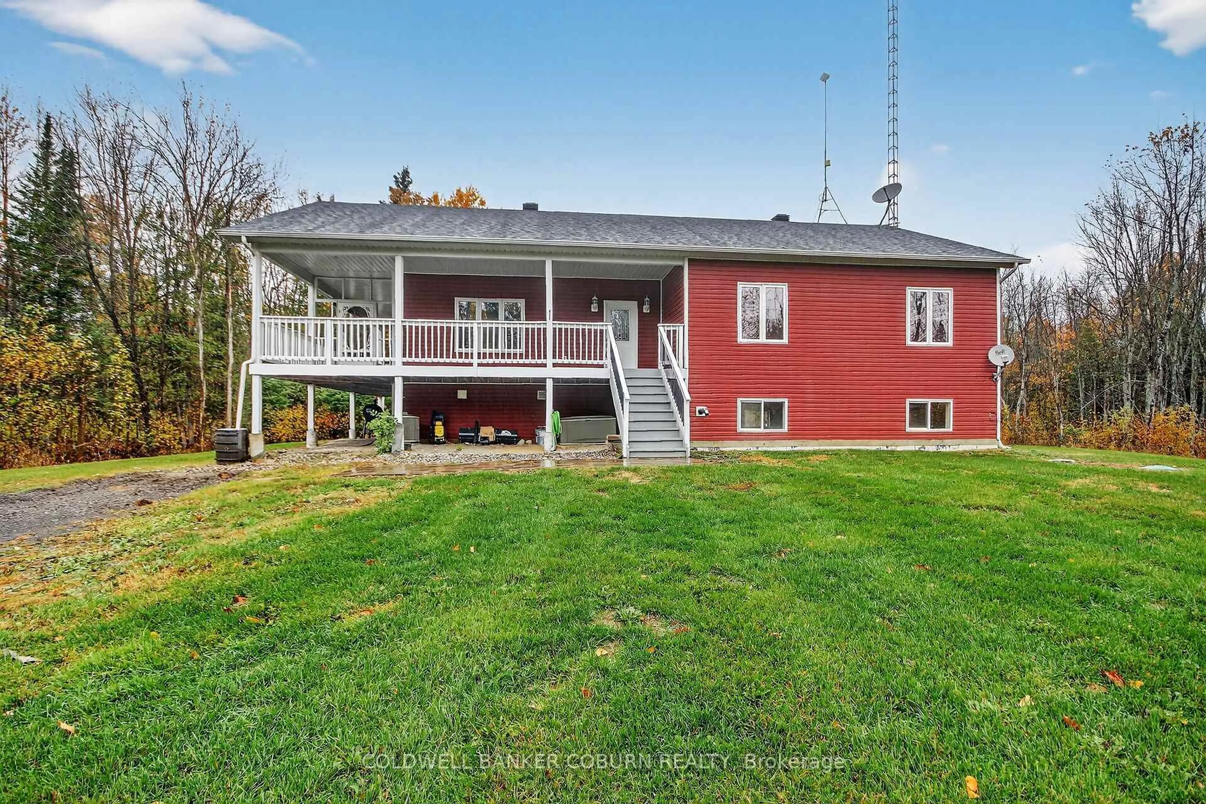 A pic from outside/outdoor area/front of a property/back of a property/a pic from drone, unknown for 7215 Jock Trail Rd, Richmond Ontario K0A 2Z0