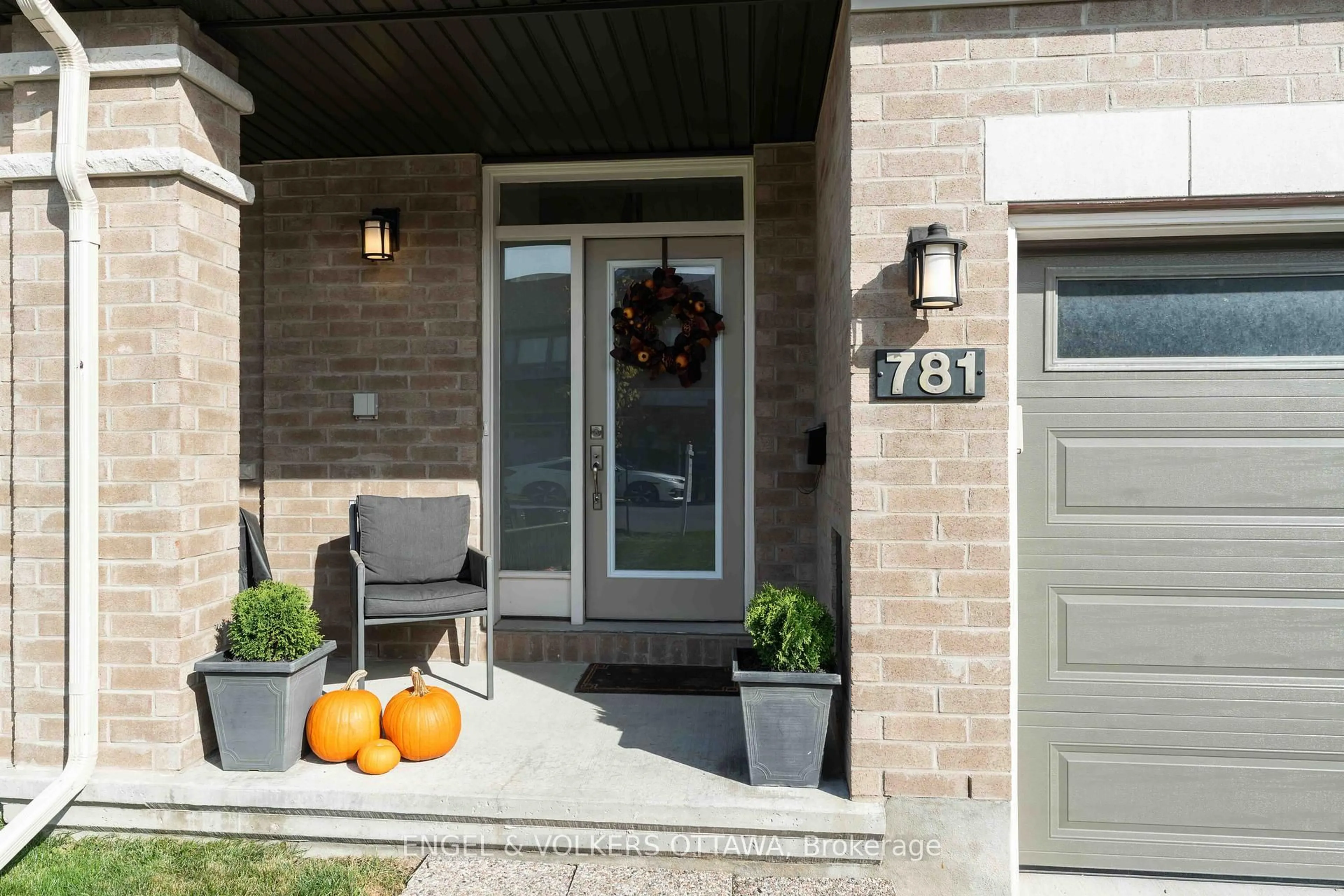 Unknown for 781 Cairn Cres, Ottawa Ontario K1W 0P7