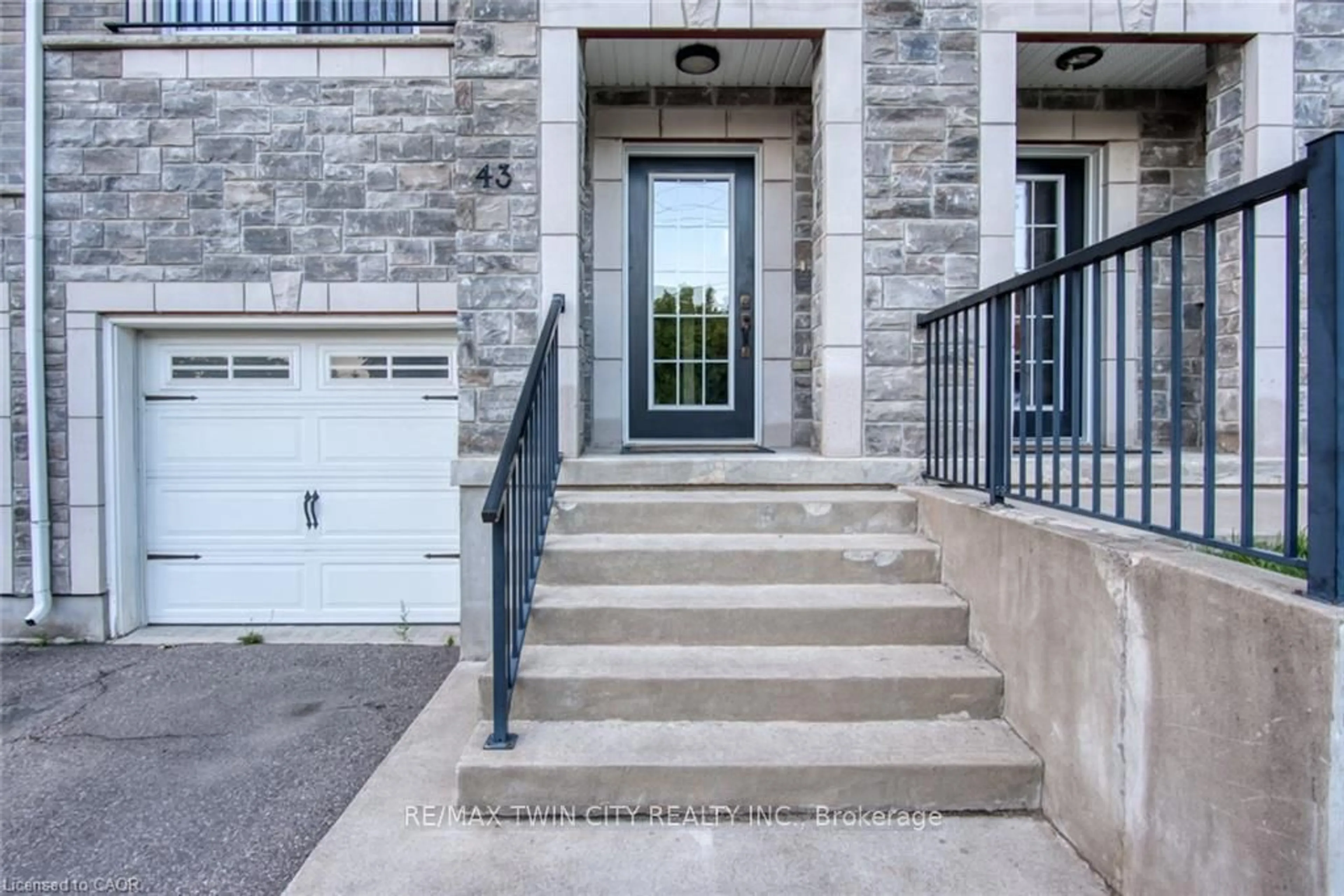 Unknown for 43 Woolwich St, Kitchener Ontario N2K 1S2