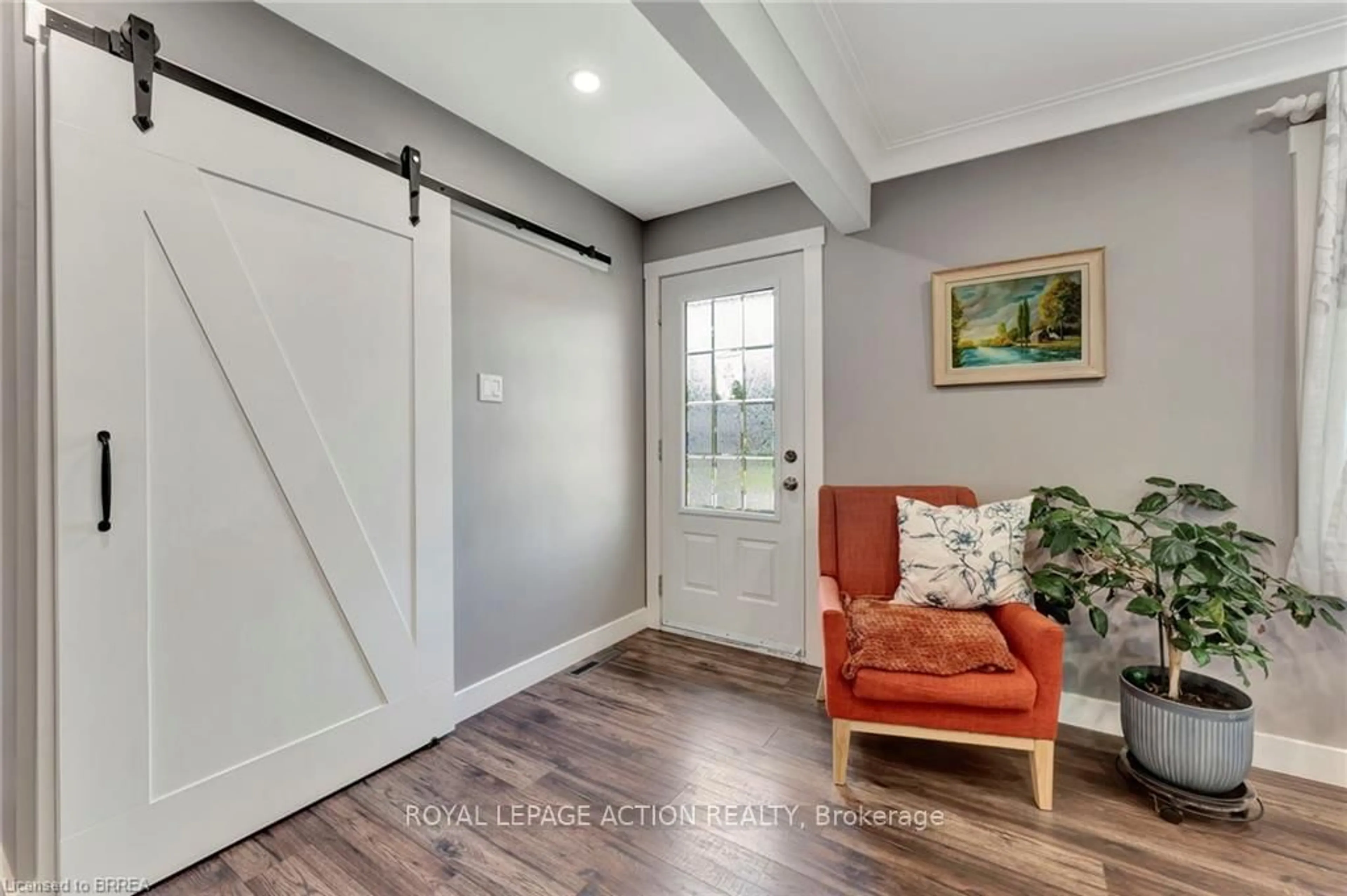 Indoor entryway for 46 Todd St, Brantford Ontario N3R 2P7
