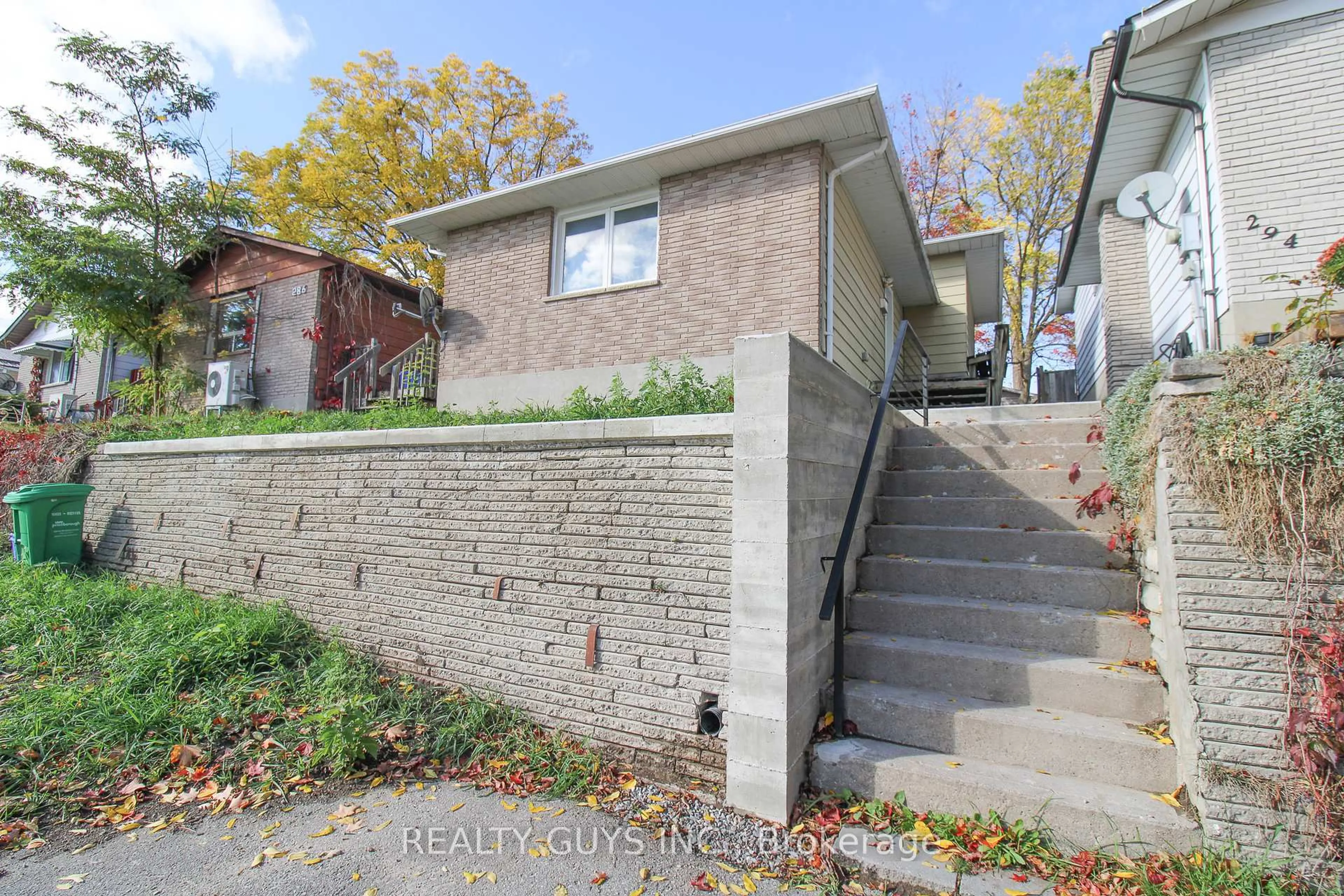 Home with brick exterior material, street for 290 Mcfarlane St, Peterborough Ontario K9H 1K4