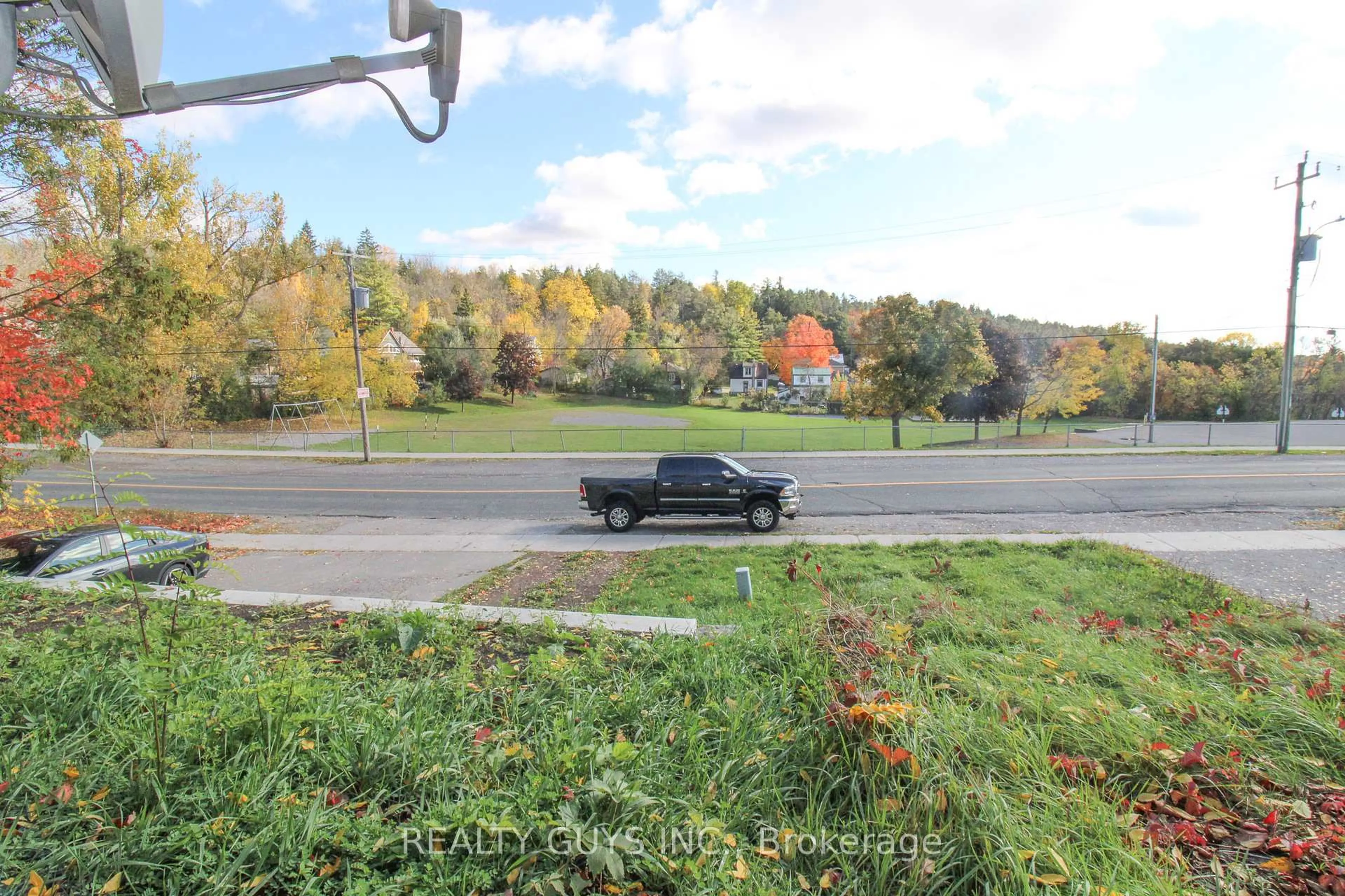 Unknown for 290 Mcfarlane St, Peterborough Ontario K9H 1K4