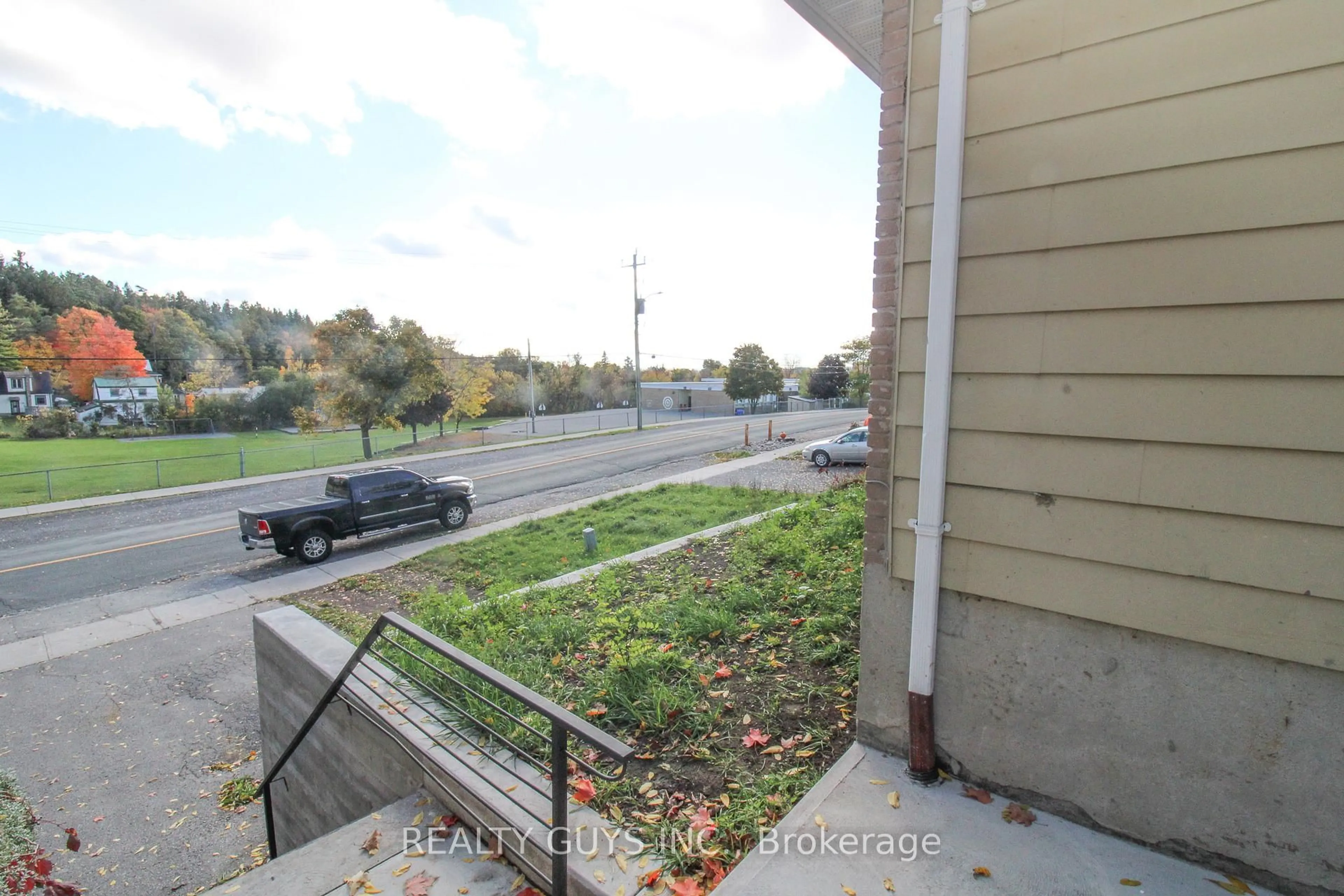 Patio, street for 290 Mcfarlane St, Peterborough Ontario K9H 1K4