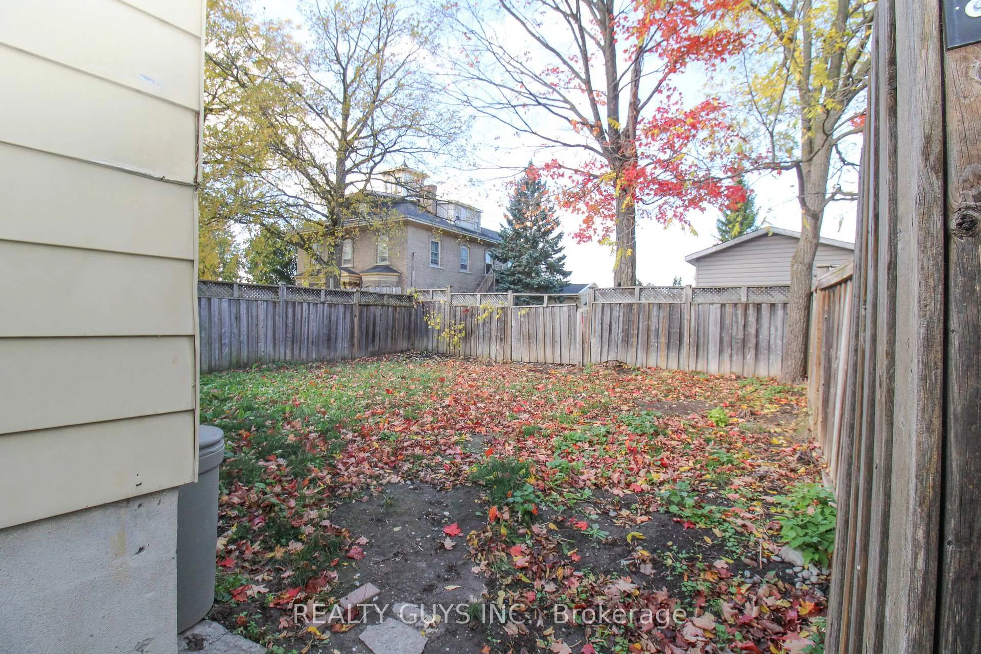 Patio, street for 290 Mcfarlane St, Peterborough Ontario K9H 1K4