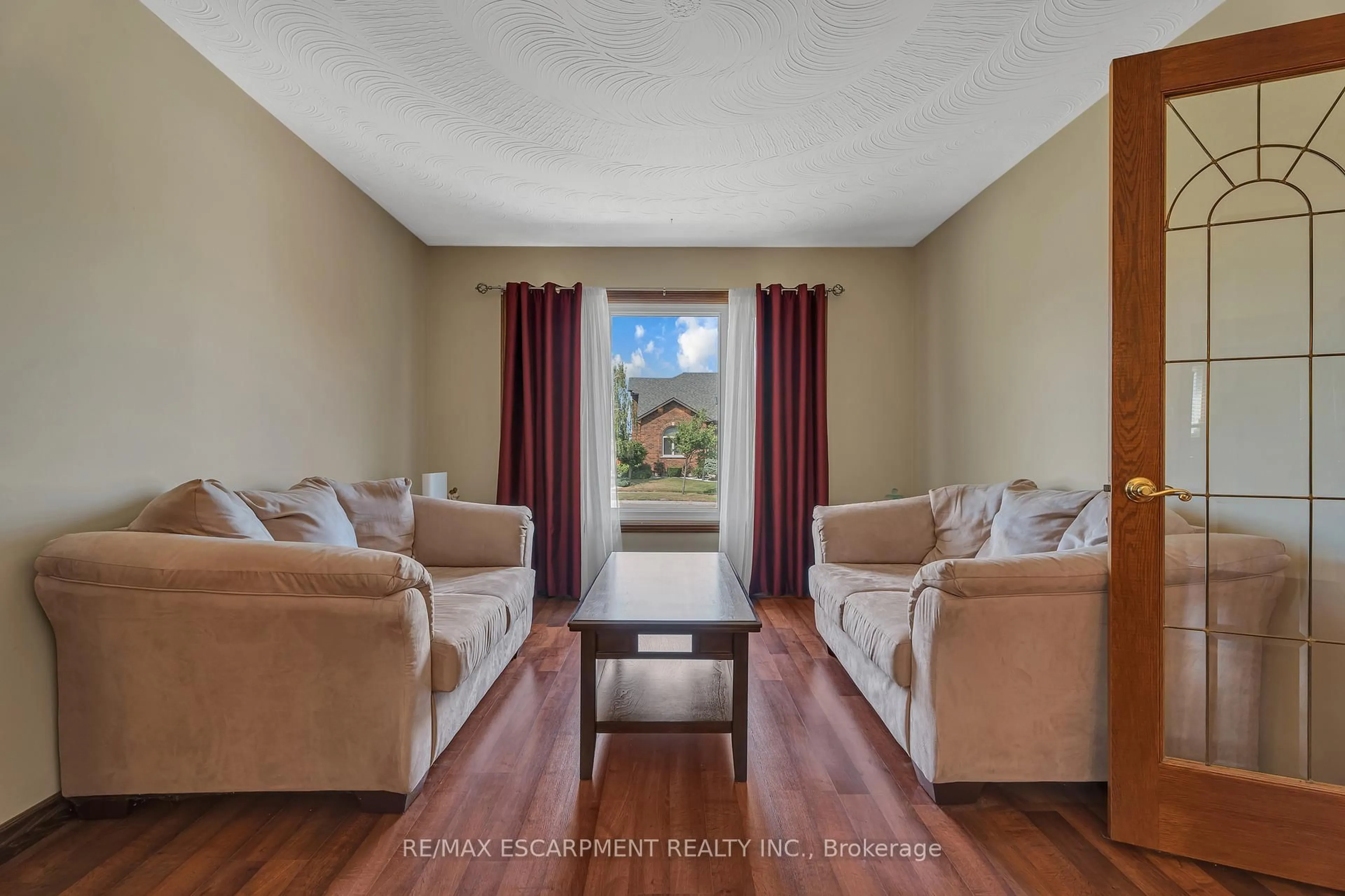 Living room with furniture, unknown for 2 Vinehill Dr, Hamilton Ontario L8G 4Y5