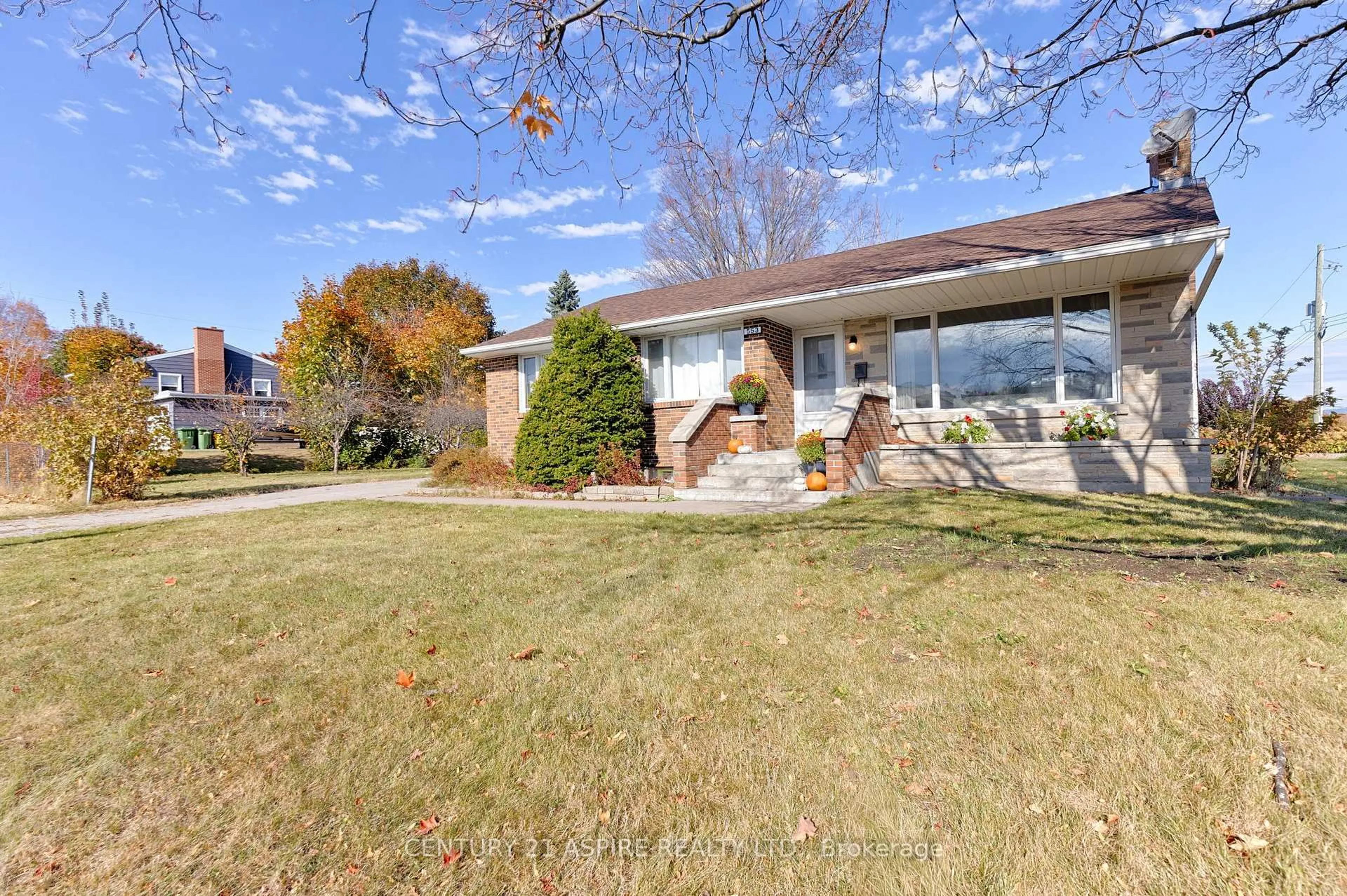 Unknown for 553 Champlain St, Pembroke Ontario K8A 2W6