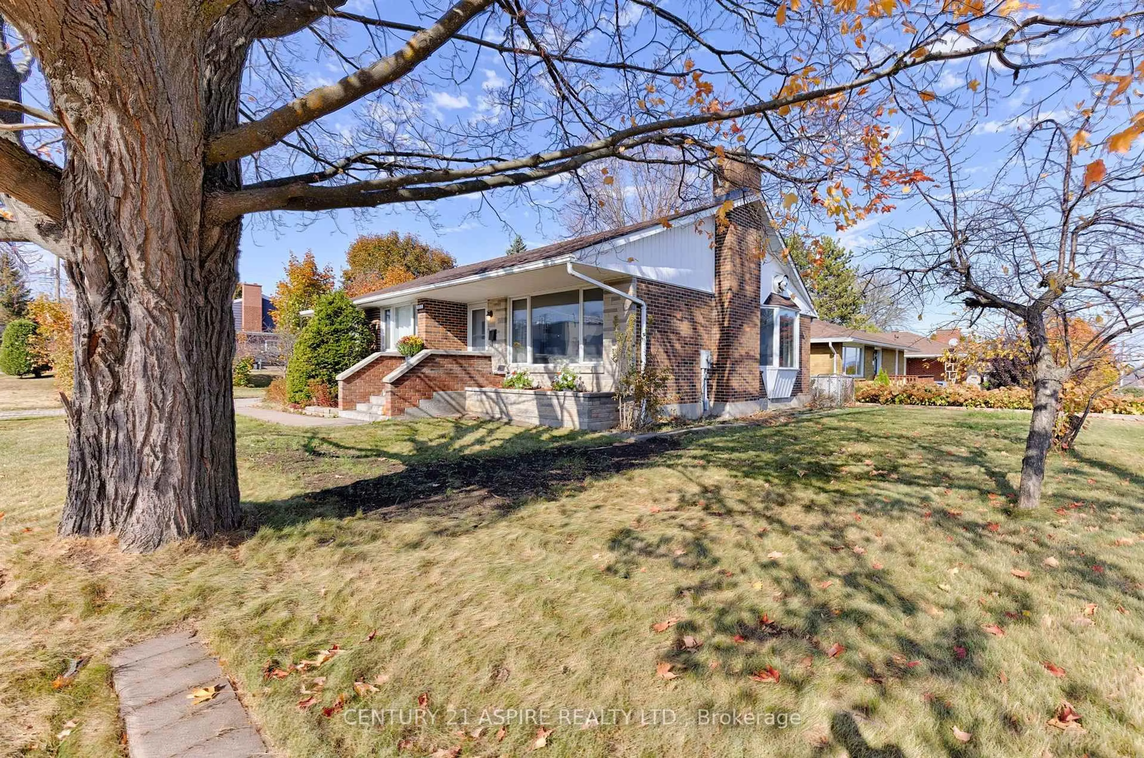Unknown for 553 Champlain St, Pembroke Ontario K8A 2W6