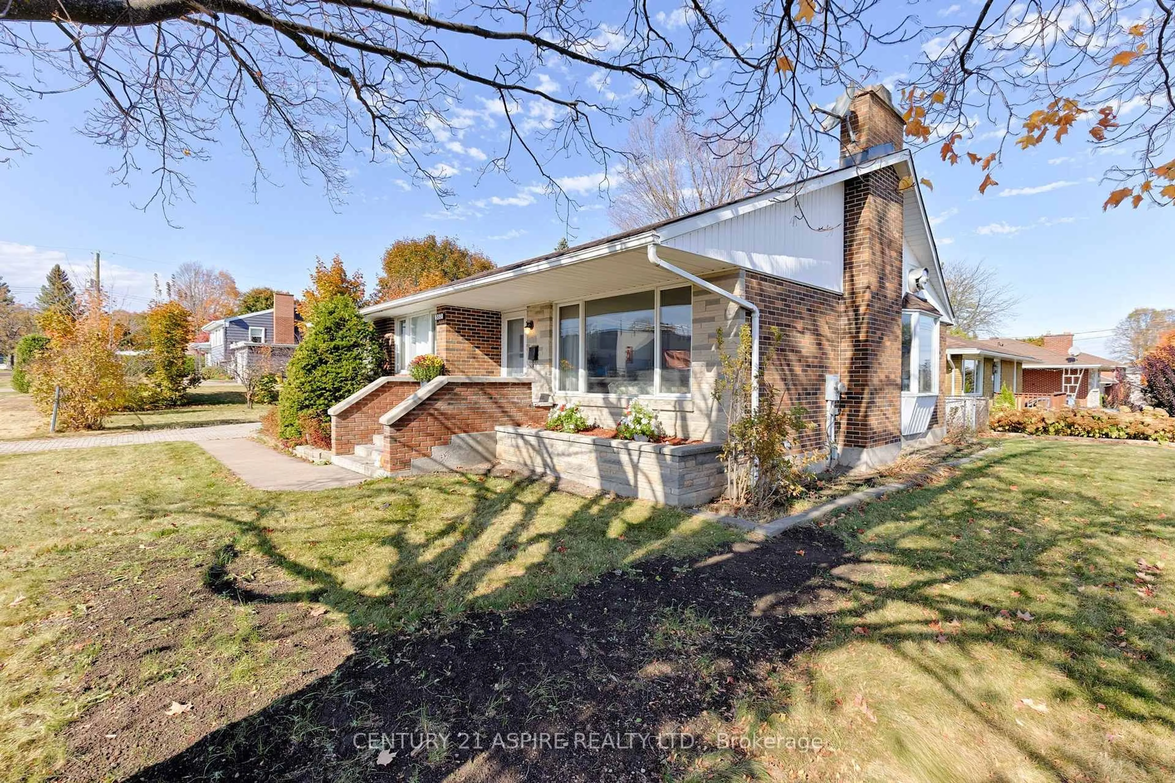 A pic from outside/outdoor area/front of a property/back of a property/a pic from drone, street for 553 Champlain St, Pembroke Ontario K8A 2W6