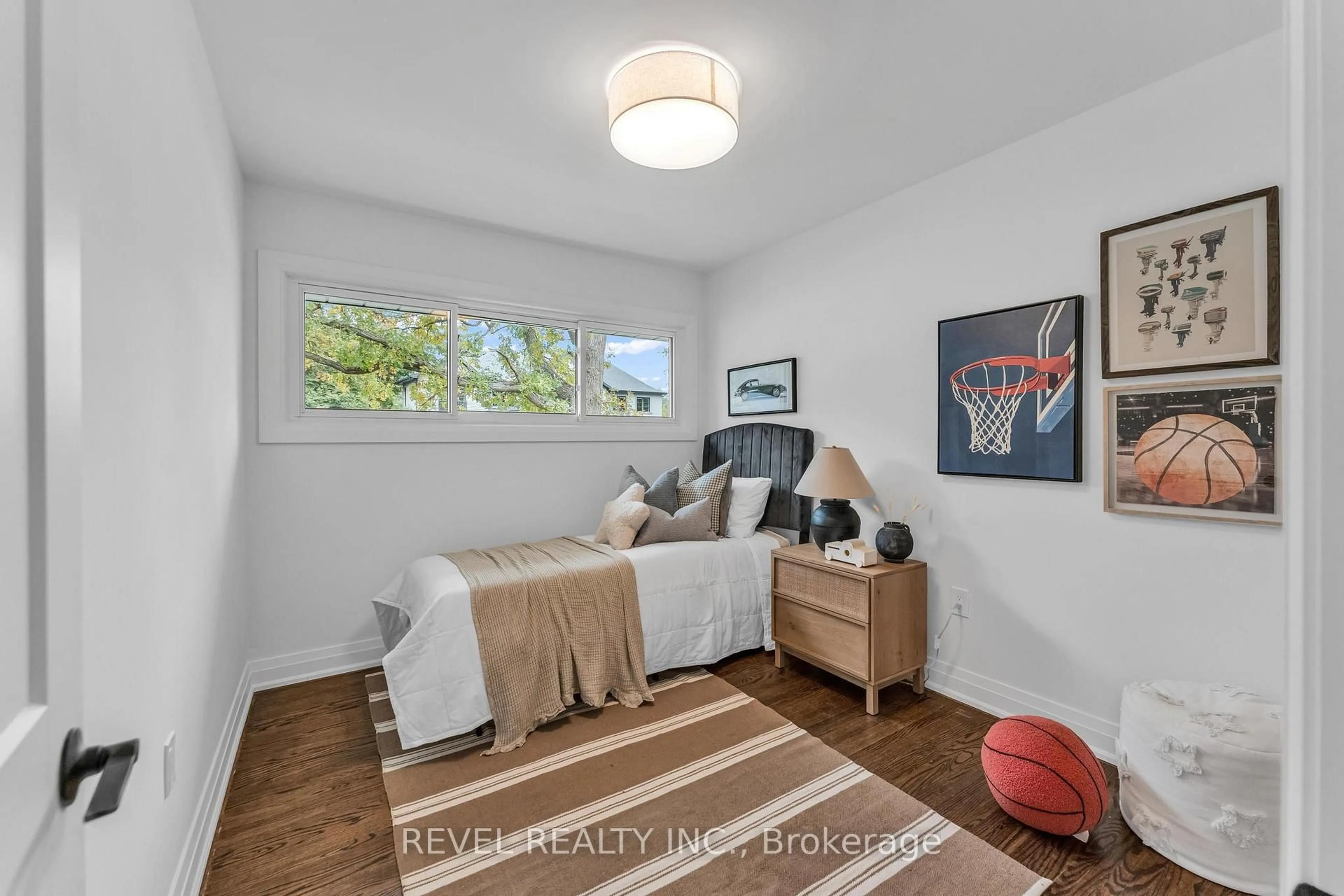 Bedroom with bed, wood/laminate floor for 95 Seneca Dr, Hamilton Ontario L9G 3B7