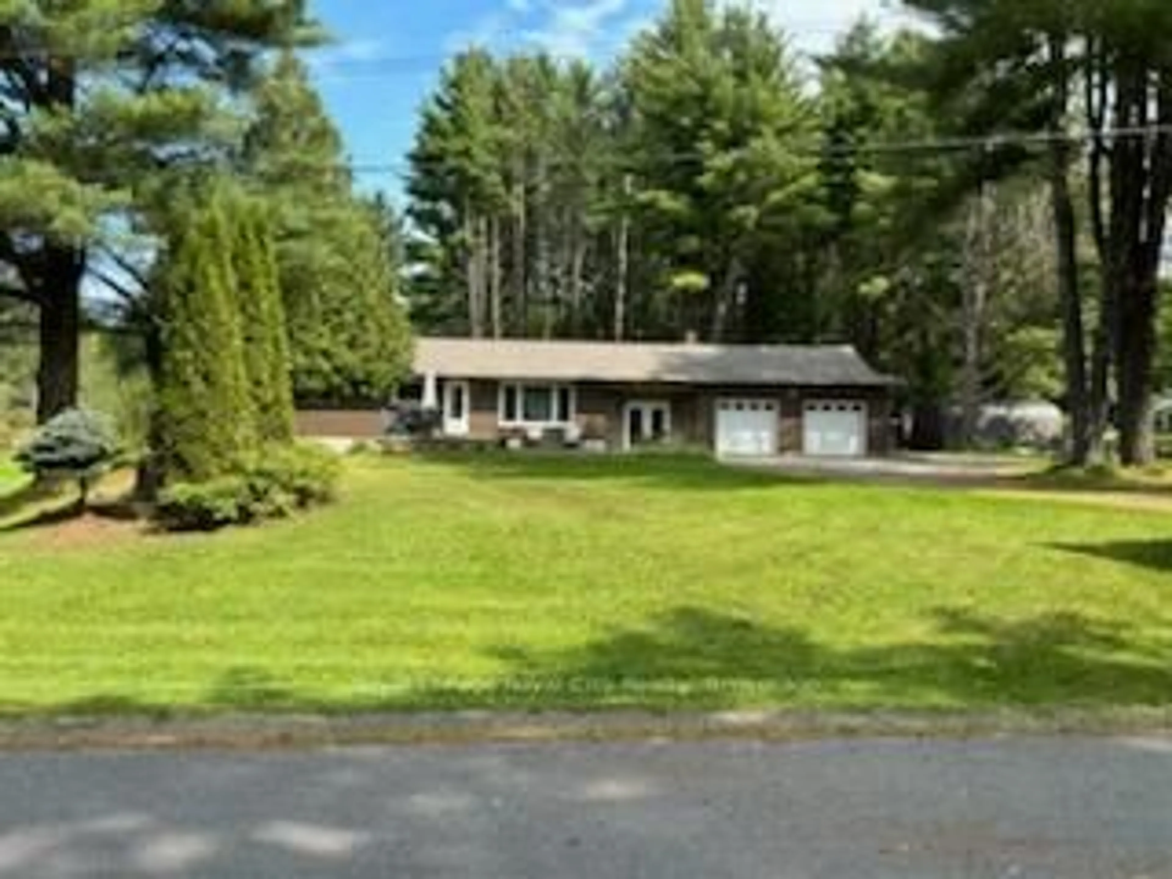 A pic from outside/outdoor area/front of a property/back of a property/a pic from drone, unknown for 5 William St, Bracebridge Ontario P1L 0A1