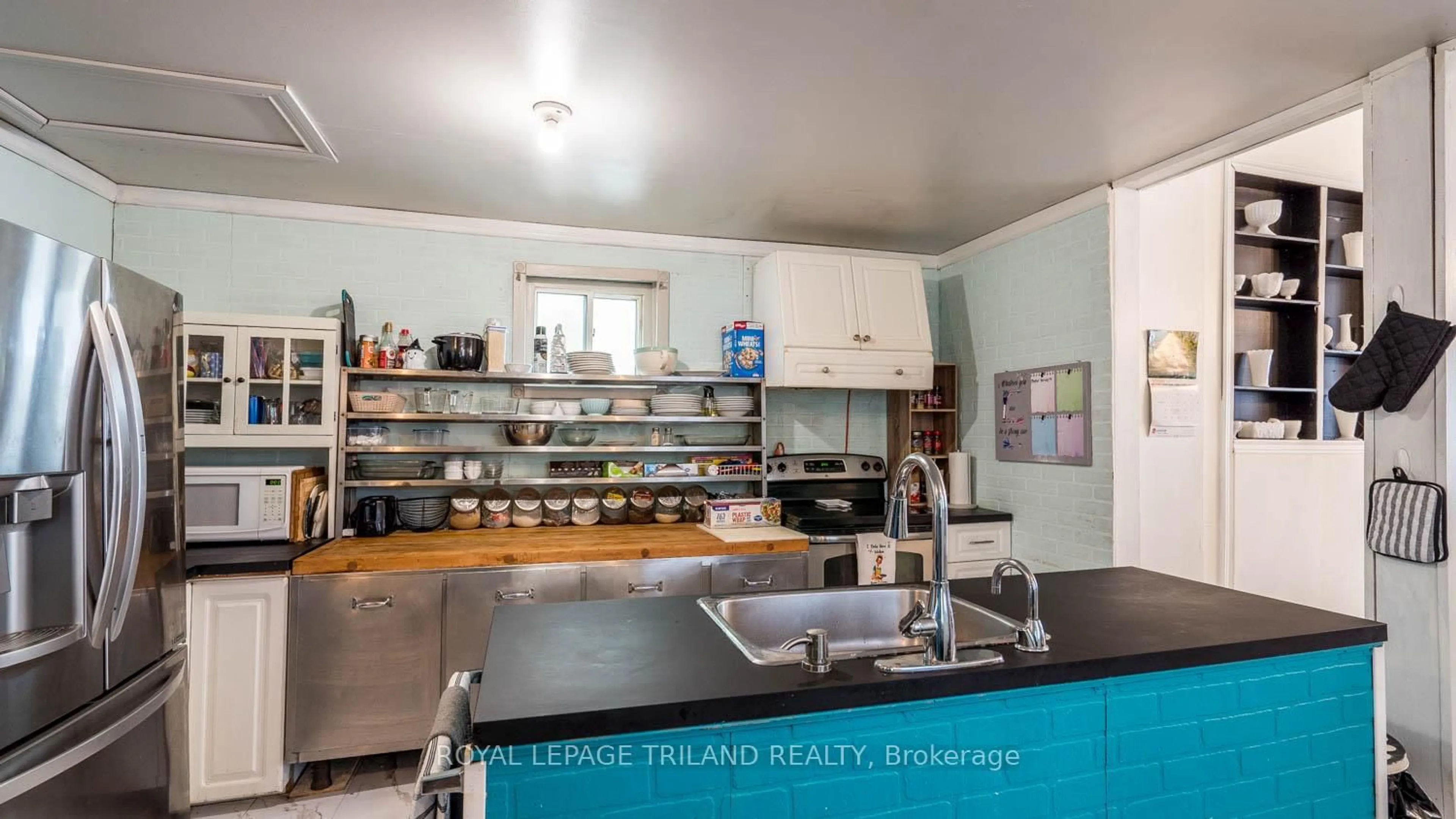 Standard kitchen, unknown for 105 Hamilton Rd, London East Ontario N6B 1N2