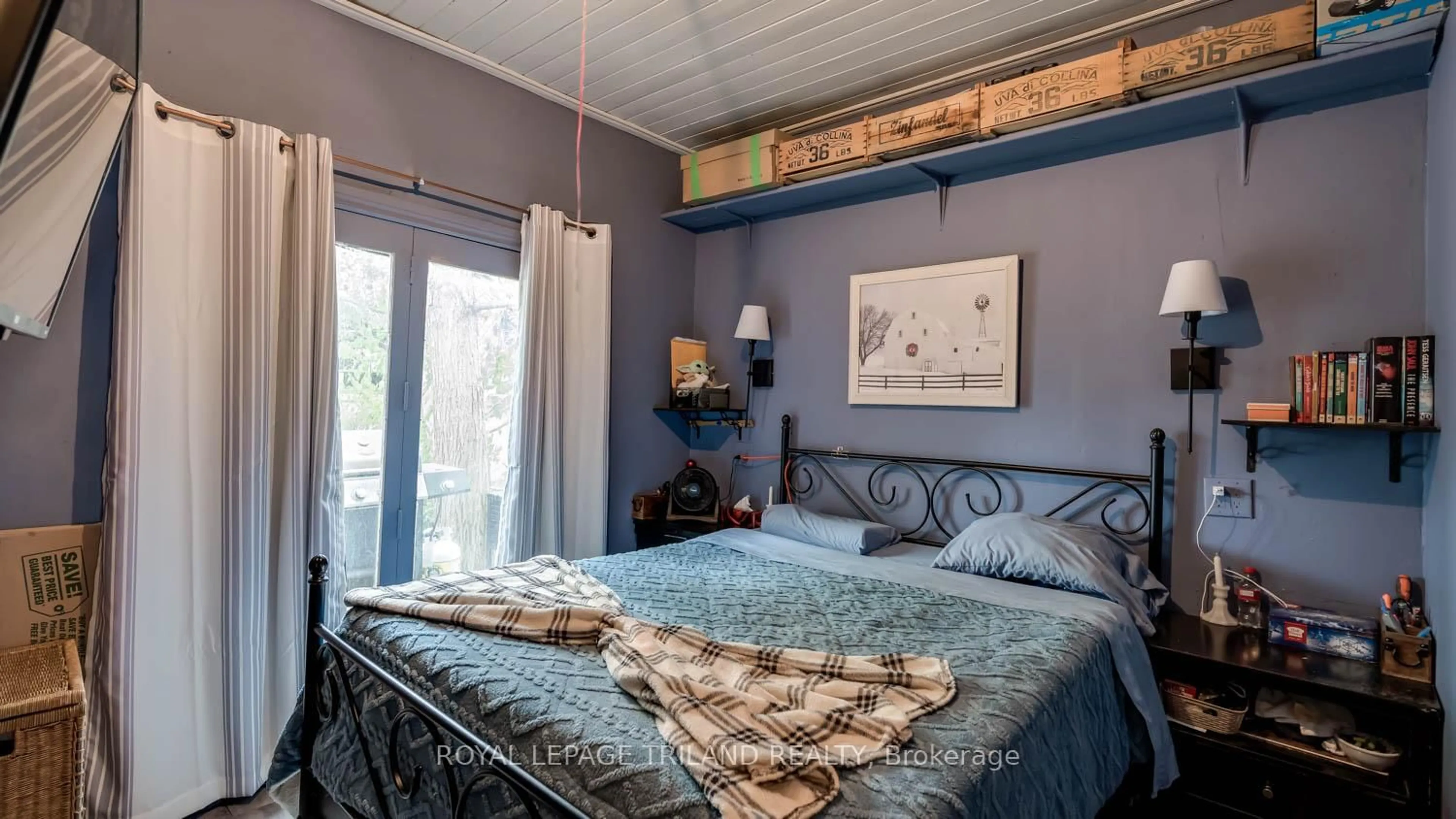 Bedroom with bed, unknown for 105 Hamilton Rd, London East Ontario N6B 1N2