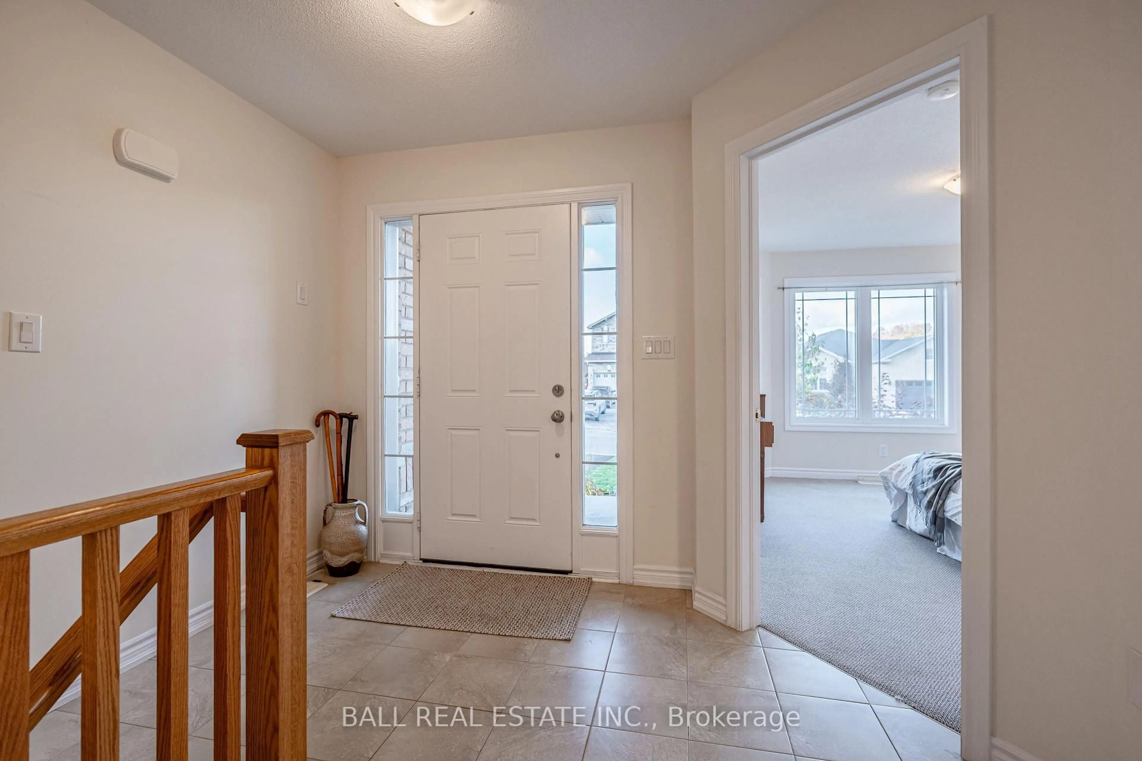 Indoor entryway for 10 Manchester Crt, Trent Hills Ontario K0L 1Y0