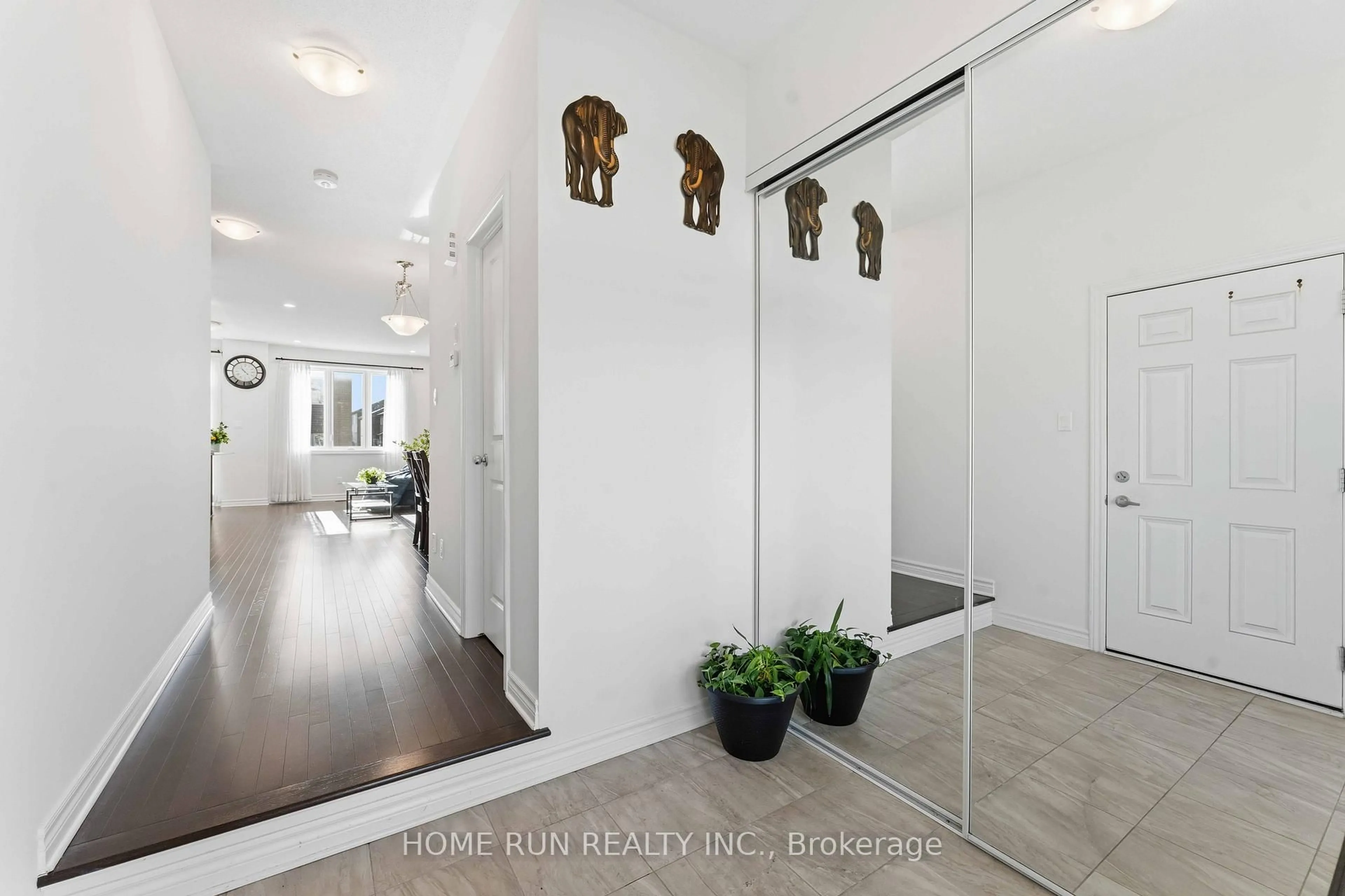 Indoor entryway for 2548 Waterlilly Way, Ottawa Ontario K2J 0K6