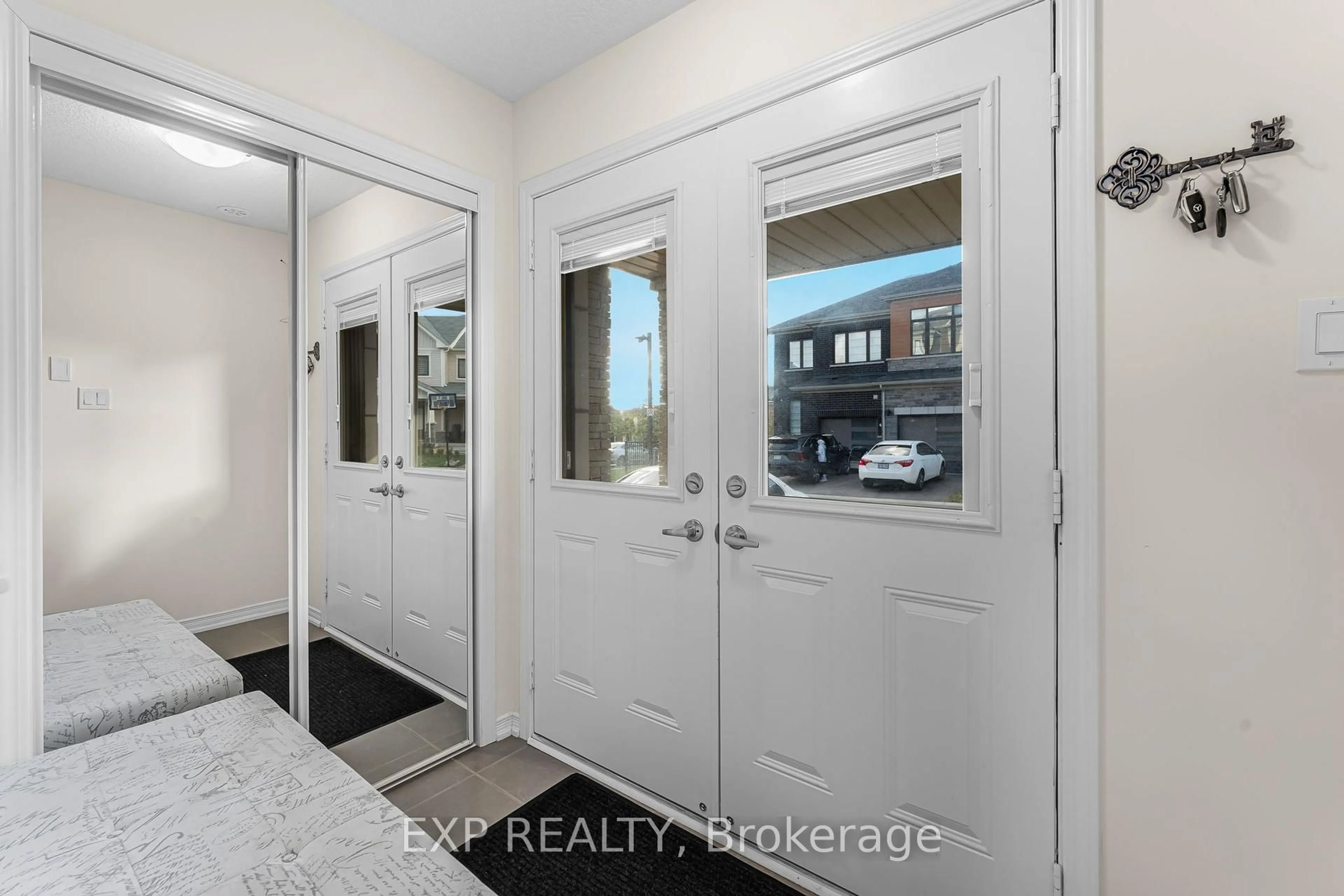 Indoor entryway for 8317 Mulberry Dr #22, Niagara Falls Ontario L2H 3S9
