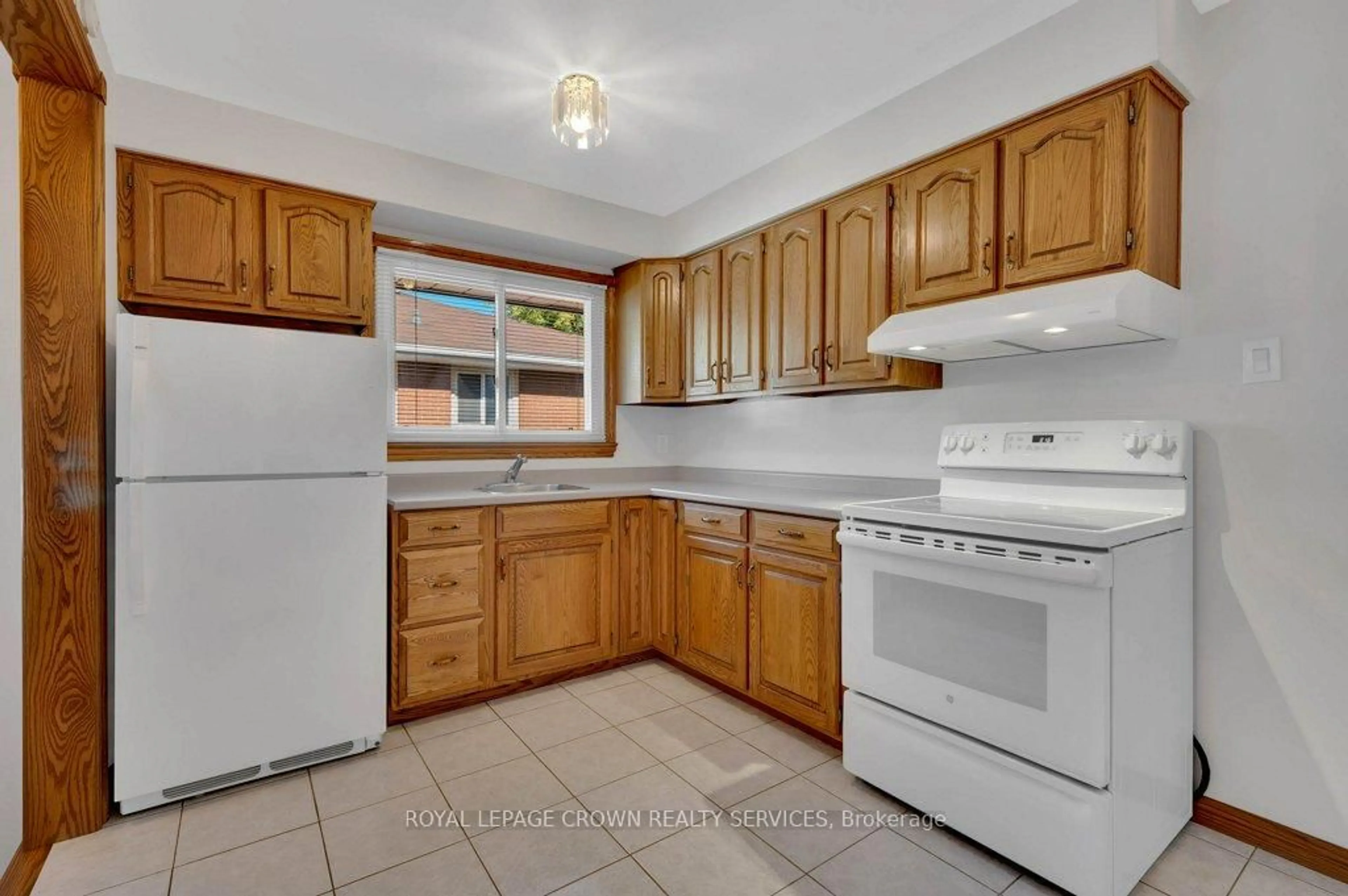 Standard kitchen, ceramic/tile floor for 43 Lauris Ave, Cambridge Ontario N1R 5L5