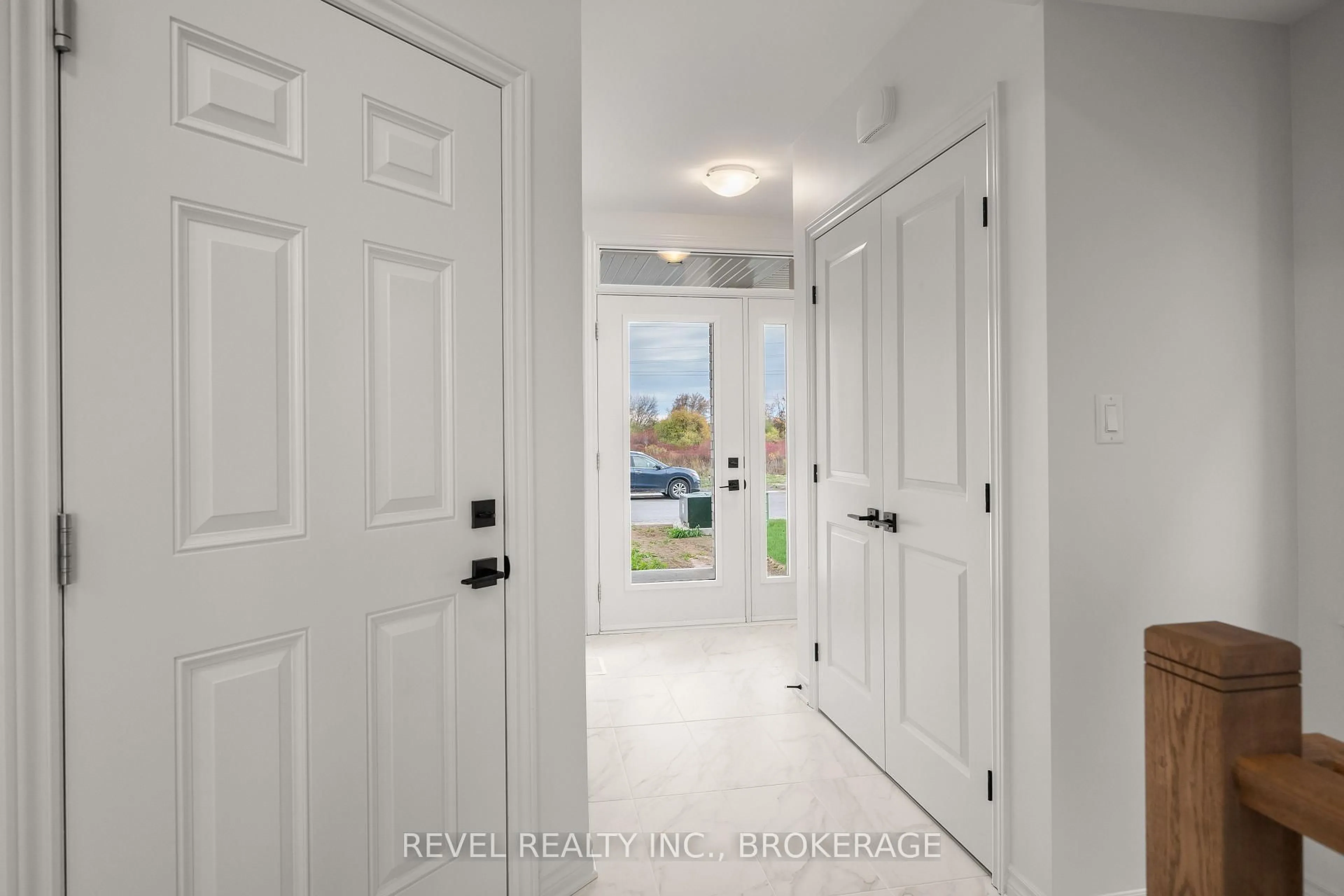 Indoor entryway for 1075 Barrow Ave, Kingston Ontario K7M 0K5