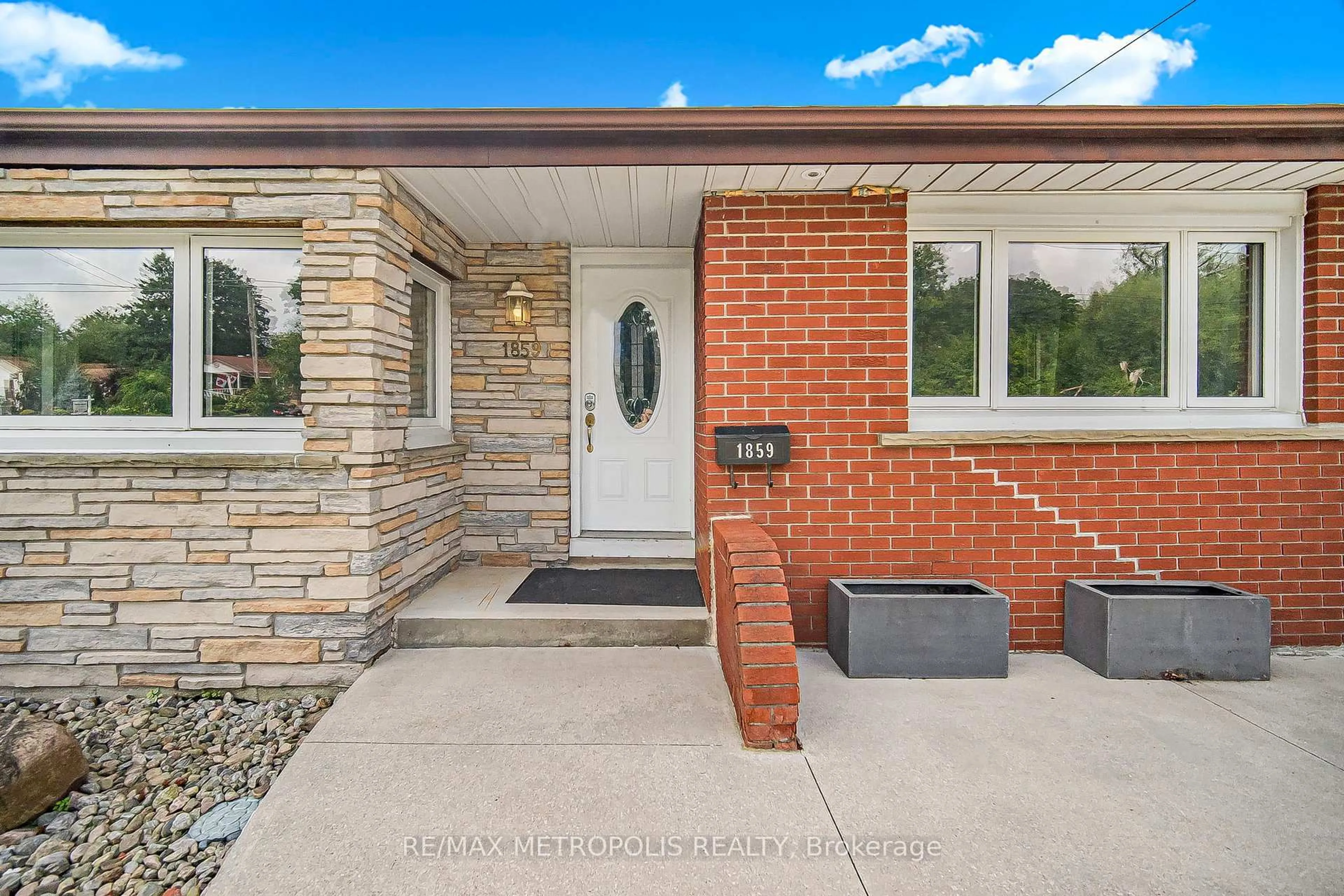 Home with brick exterior material, street for 1859 PARKHURST Ave, London East Ontario N5V 2C4