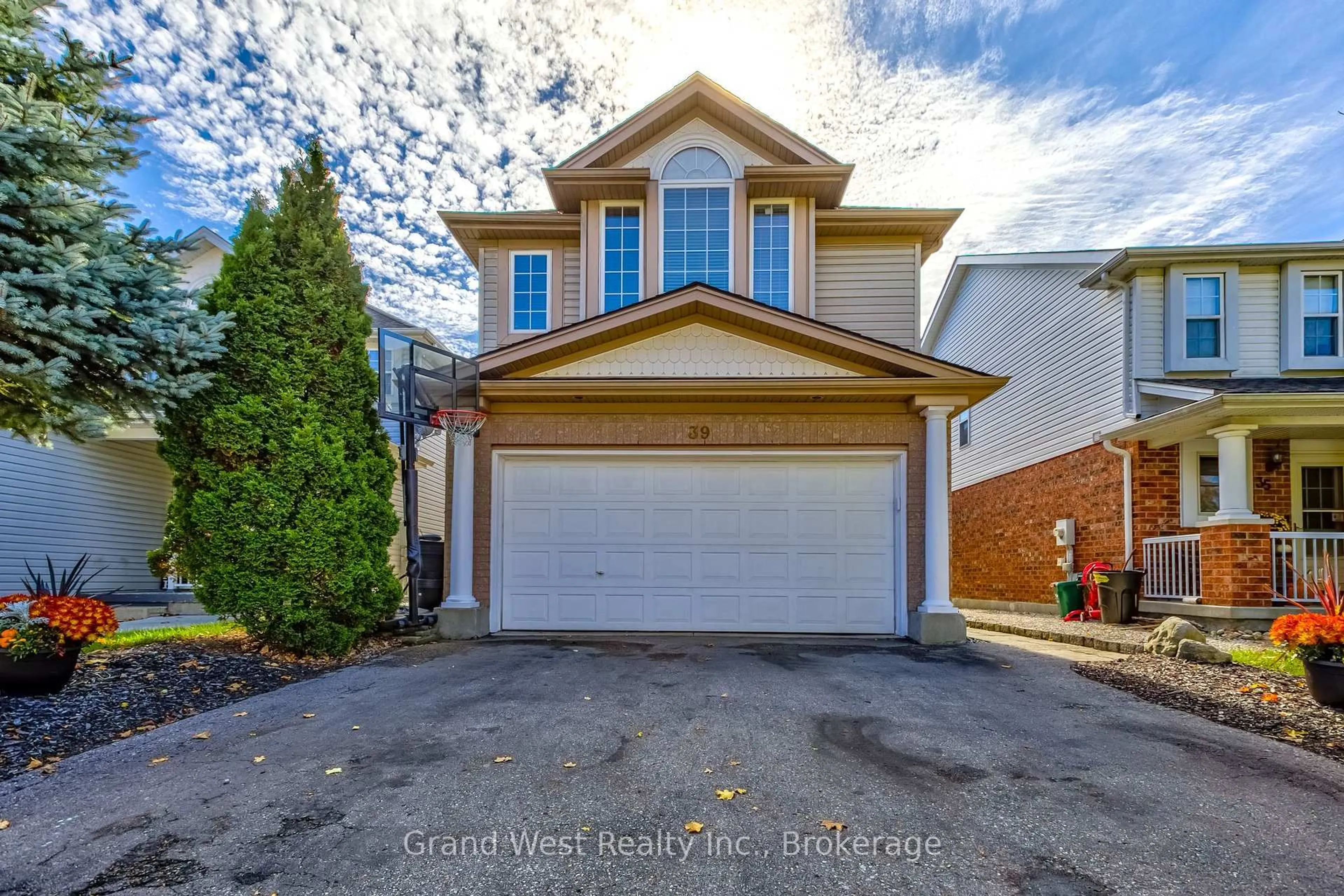 Unknown for 39 KARALEE Cres, Cambridge Ontario N3C 4H3