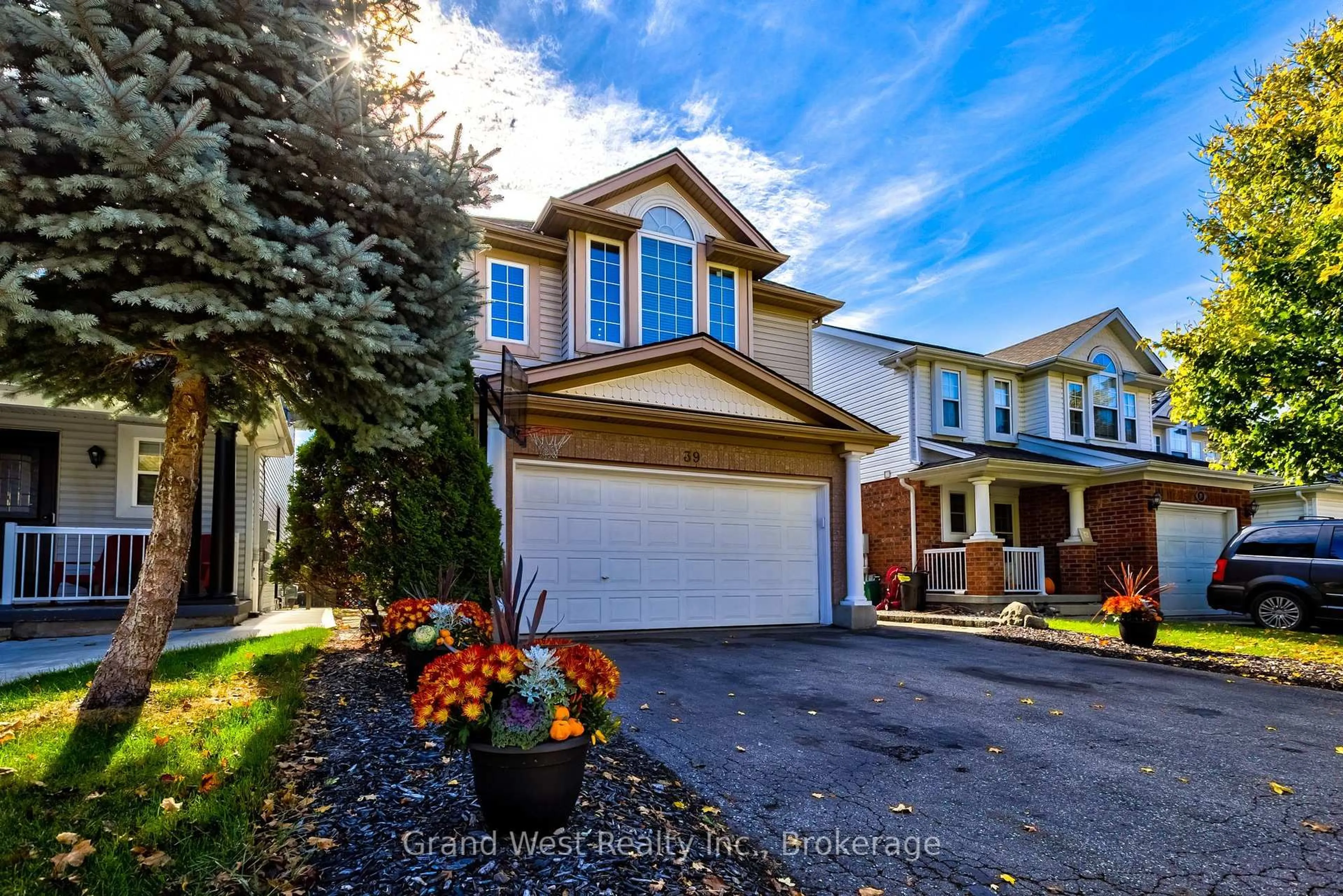 Home with vinyl exterior material, street for 39 KARALEE Cres, Cambridge Ontario N3C 4H3