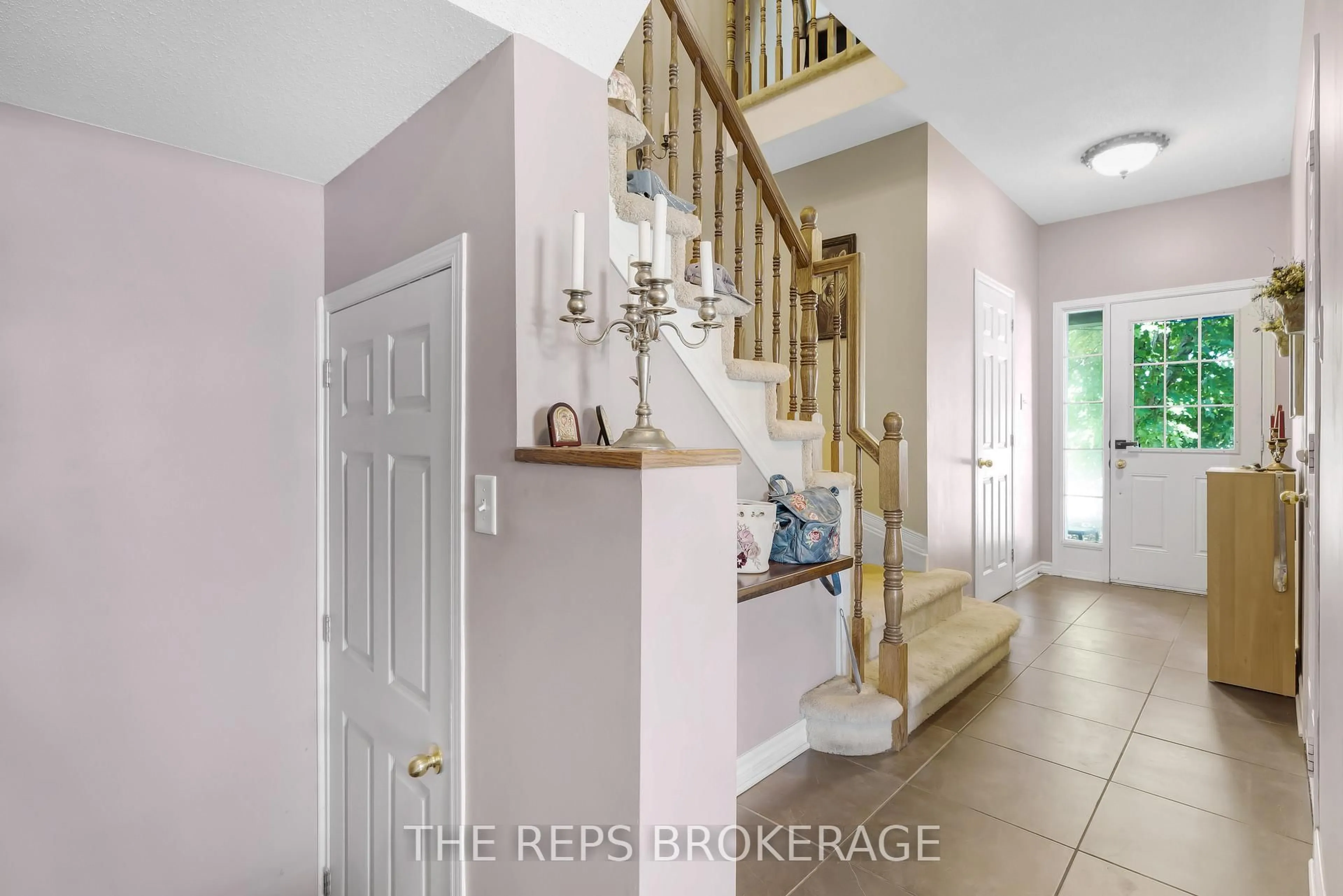 Indoor entryway for 97 Black Bear Way, Stittsville Ontario K2S 2G6