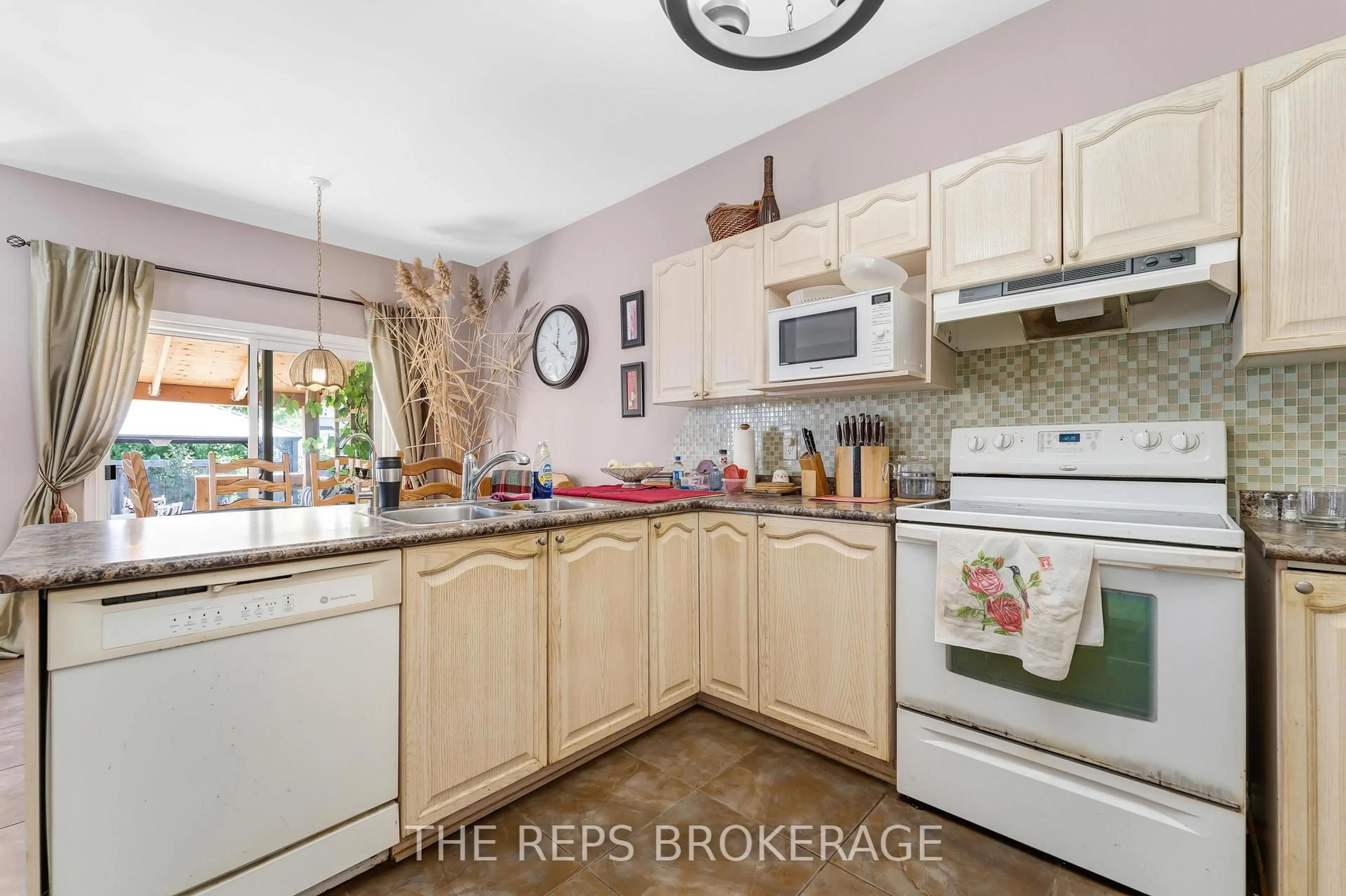 Open concept kitchen, ceramic/tile floor for 97 Black Bear Way, Stittsville Ontario K2S 2G6