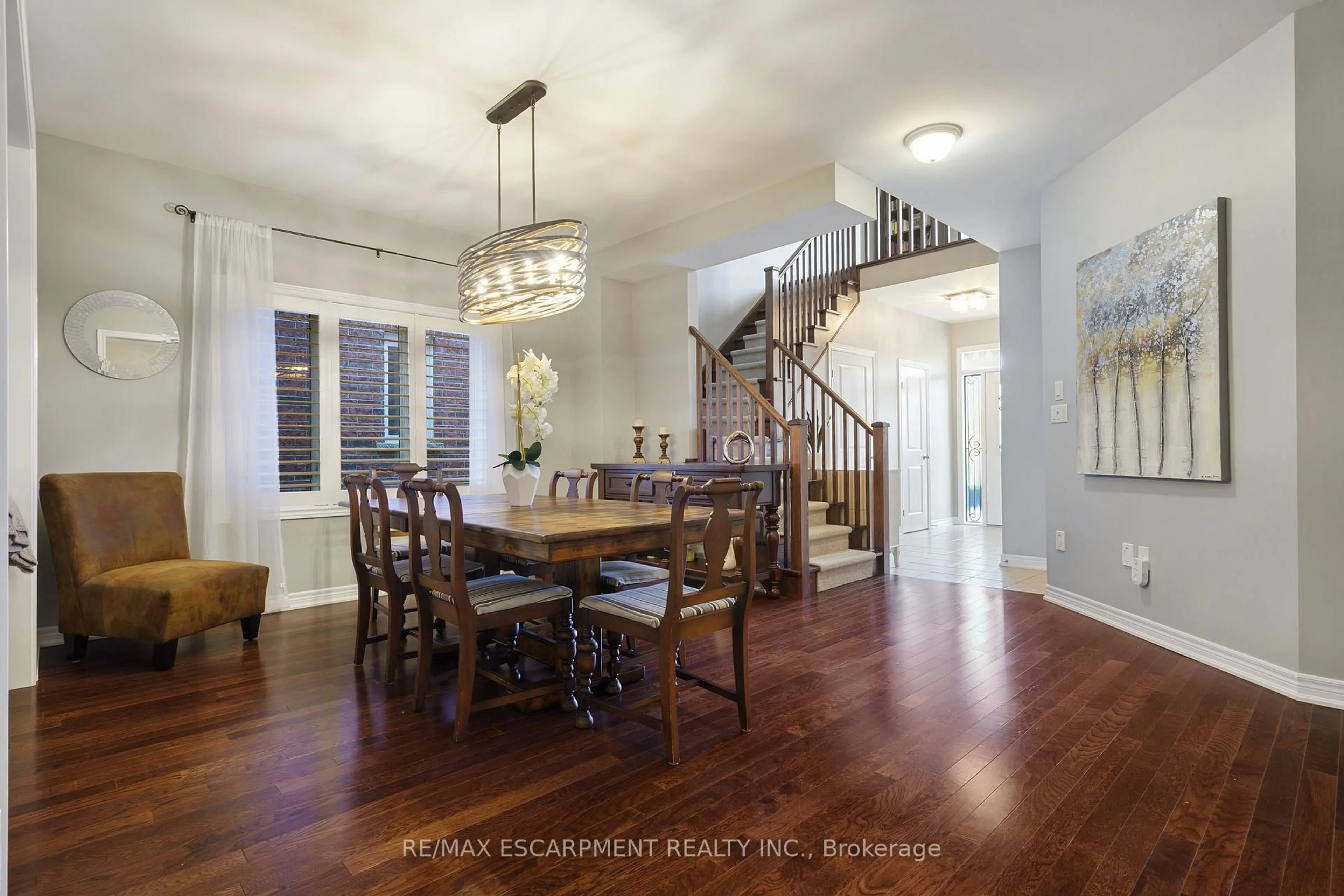 Dining room, wood/laminate floor for 333 Valridge Dr, Hamilton Ontario L9G 0B1