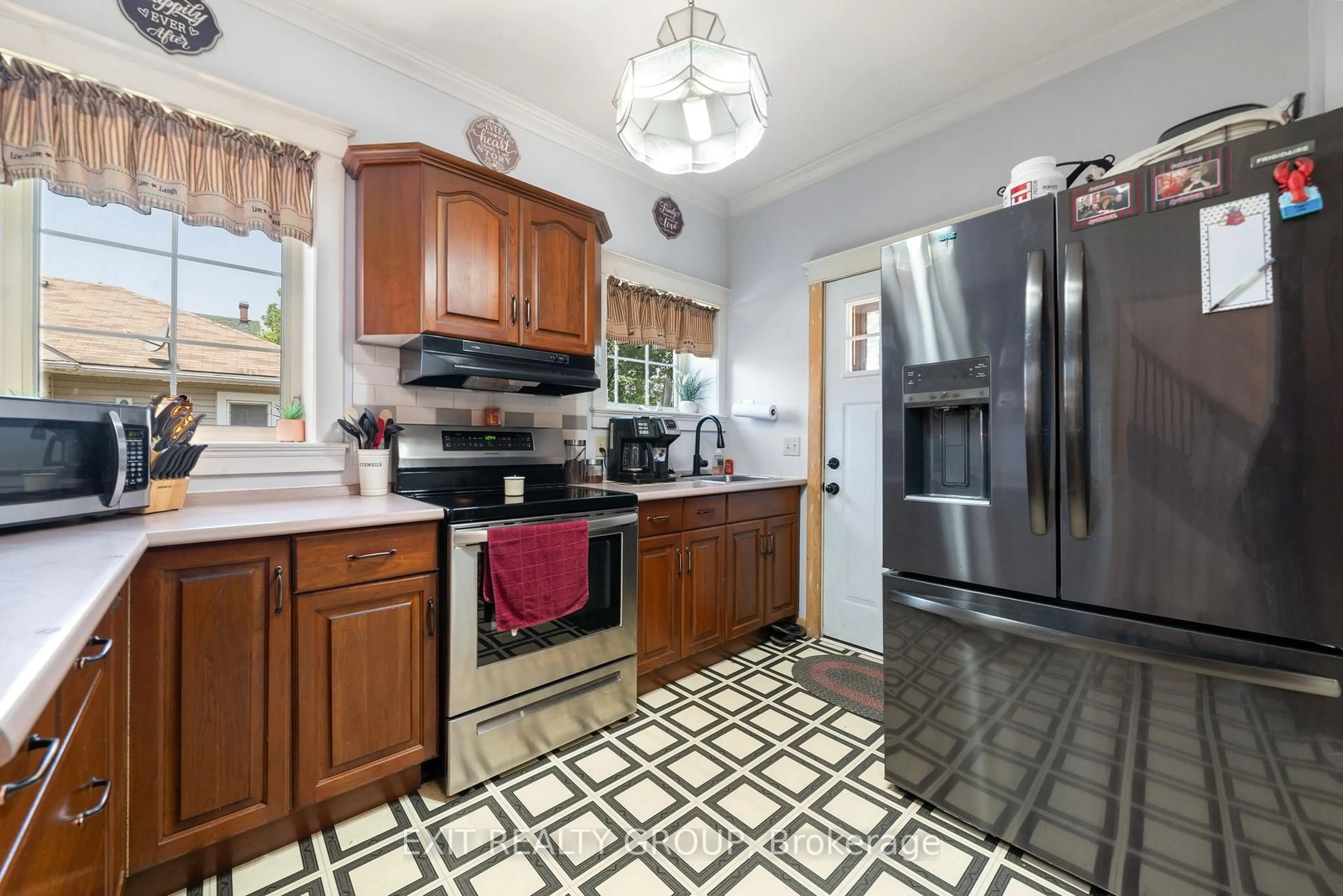 Standard kitchen, ceramic/tile floor for 219 East St, Greater Napanee Ontario K7R 1T2