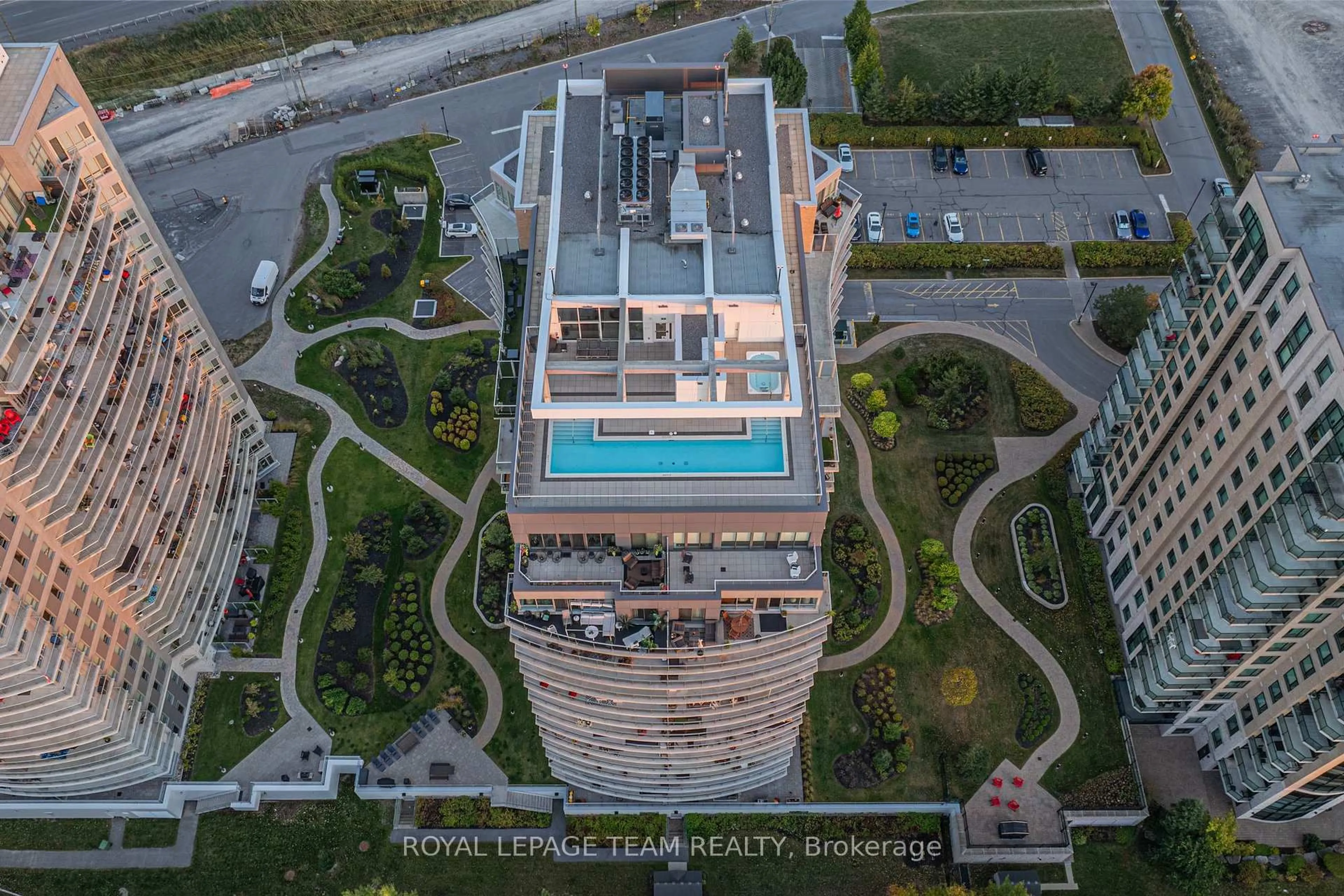 A pic from outside/outdoor area/front of a property/back of a property/a pic from drone, building for 200 Inlet Private #1106, Ottawa Ontario K4A 5H3