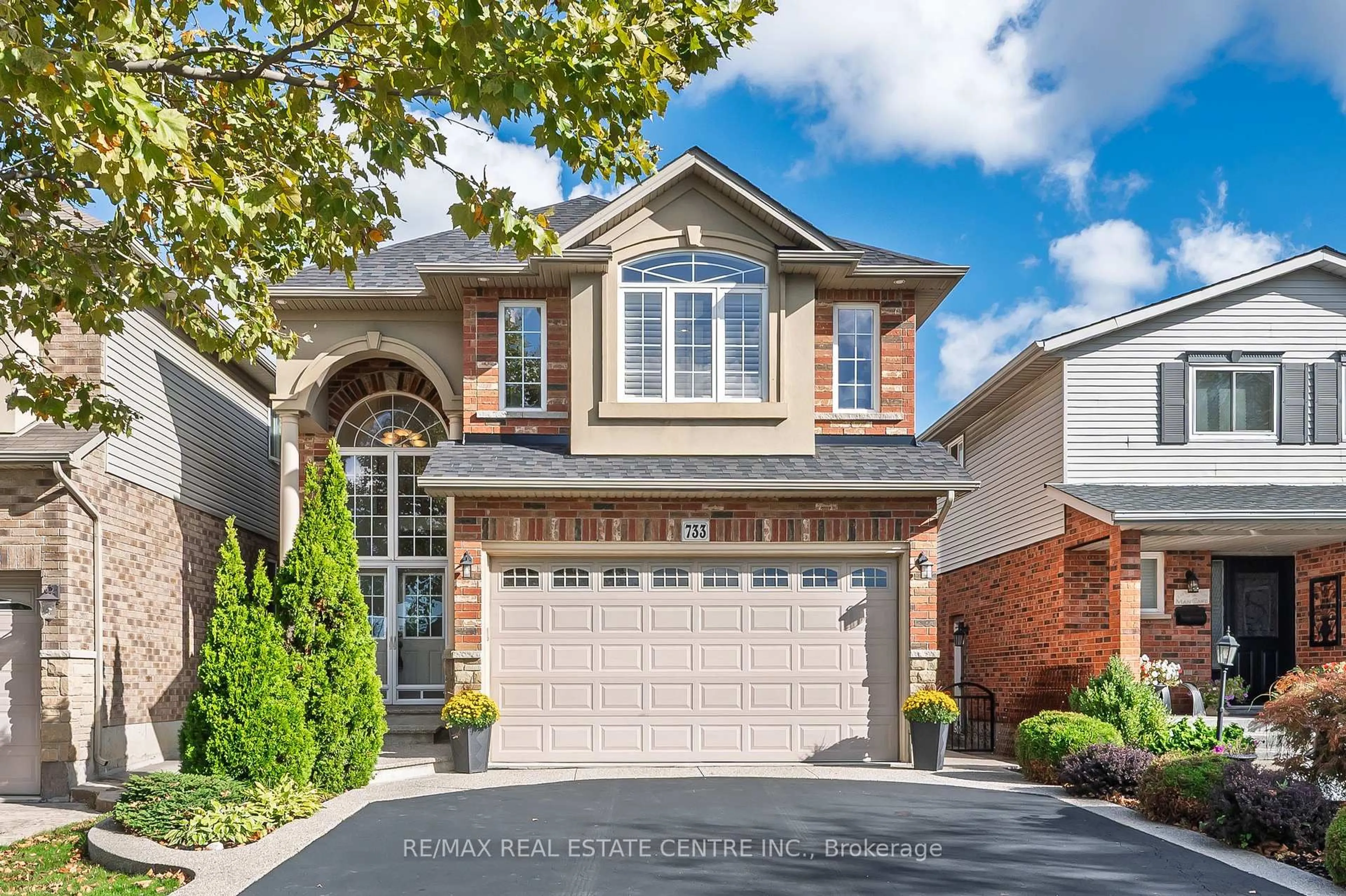 Home with brick exterior material, street for 733 Stone Church Rd, Hamilton Ontario L8W 1A9