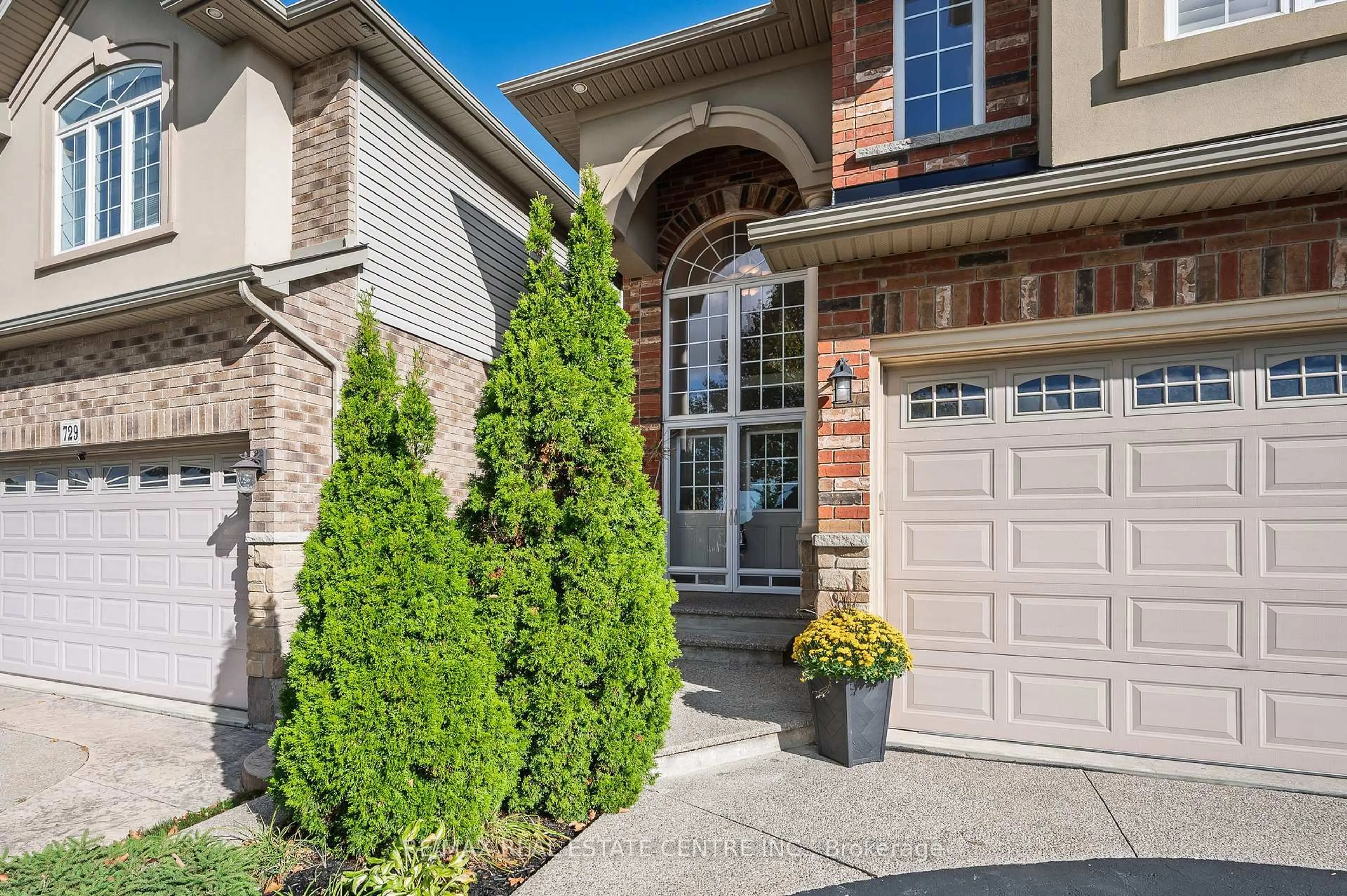 Home with brick exterior material, street for 733 Stone Church Rd, Hamilton Ontario L8W 1A9