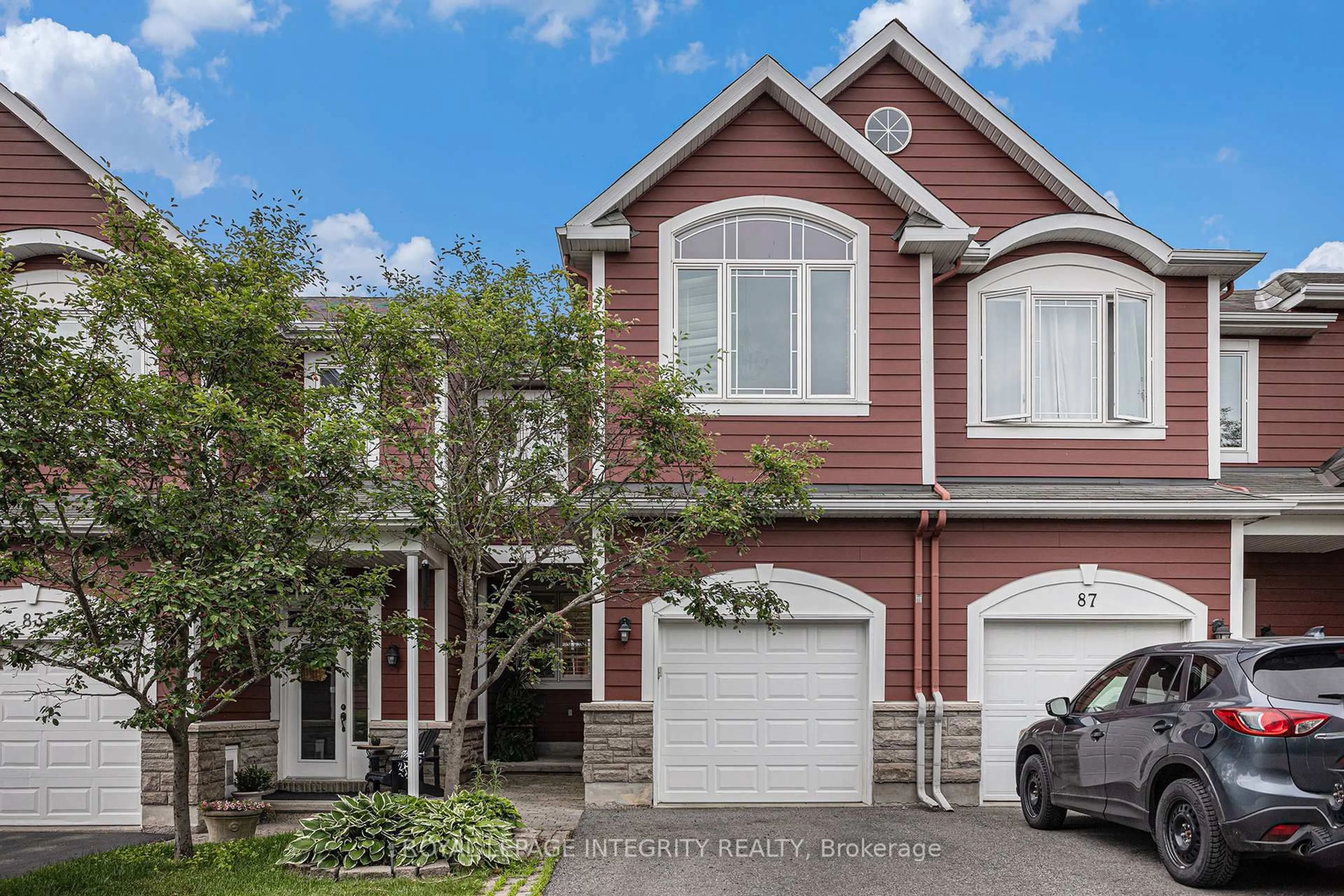 Home with vinyl exterior material, street for 85 Evelyn Powers Private, Ottawa Ontario K2S 0E1