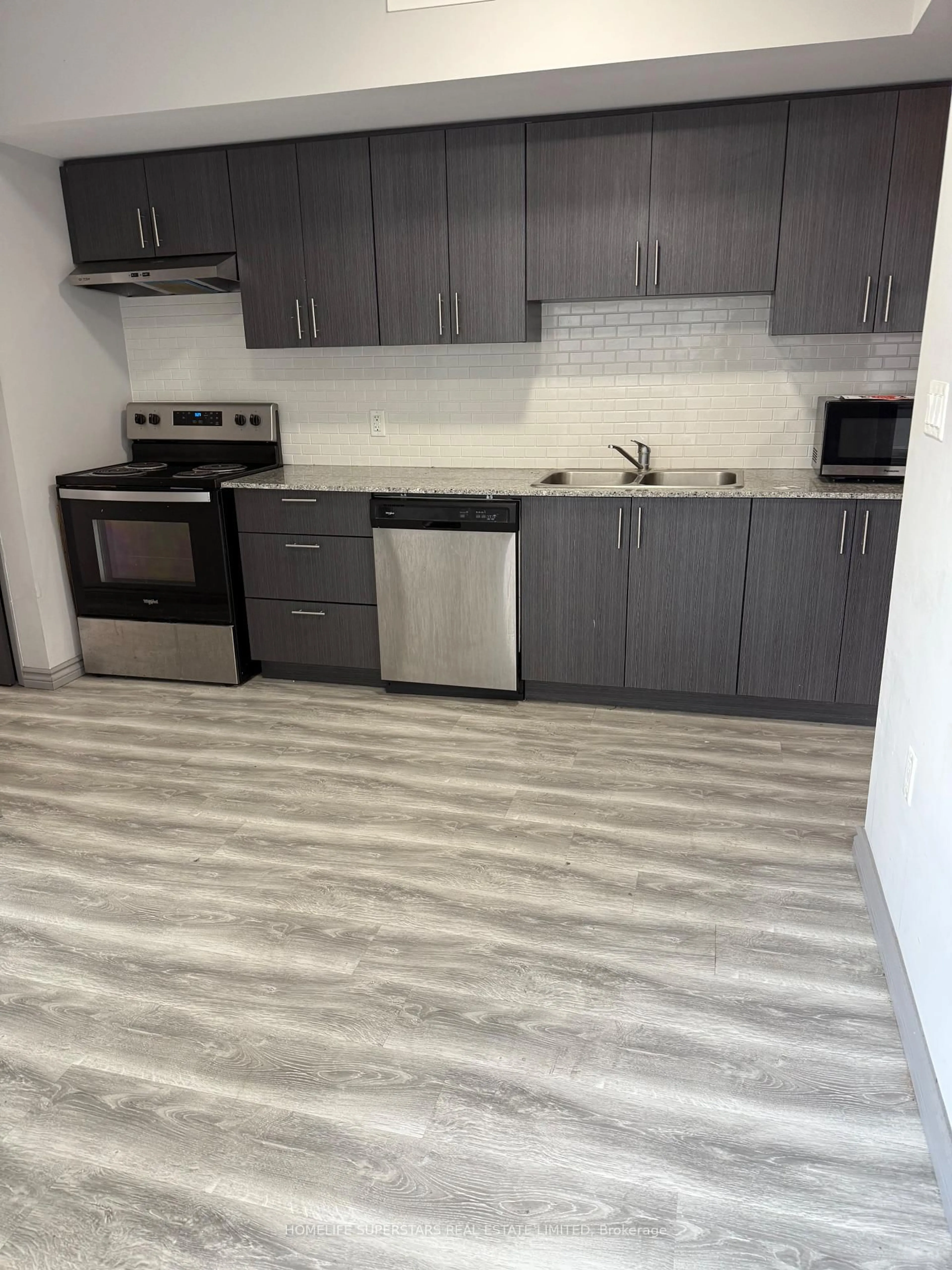 Standard kitchen, unknown for 275 LARCH St, Waterloo Ontario N2L 3R2