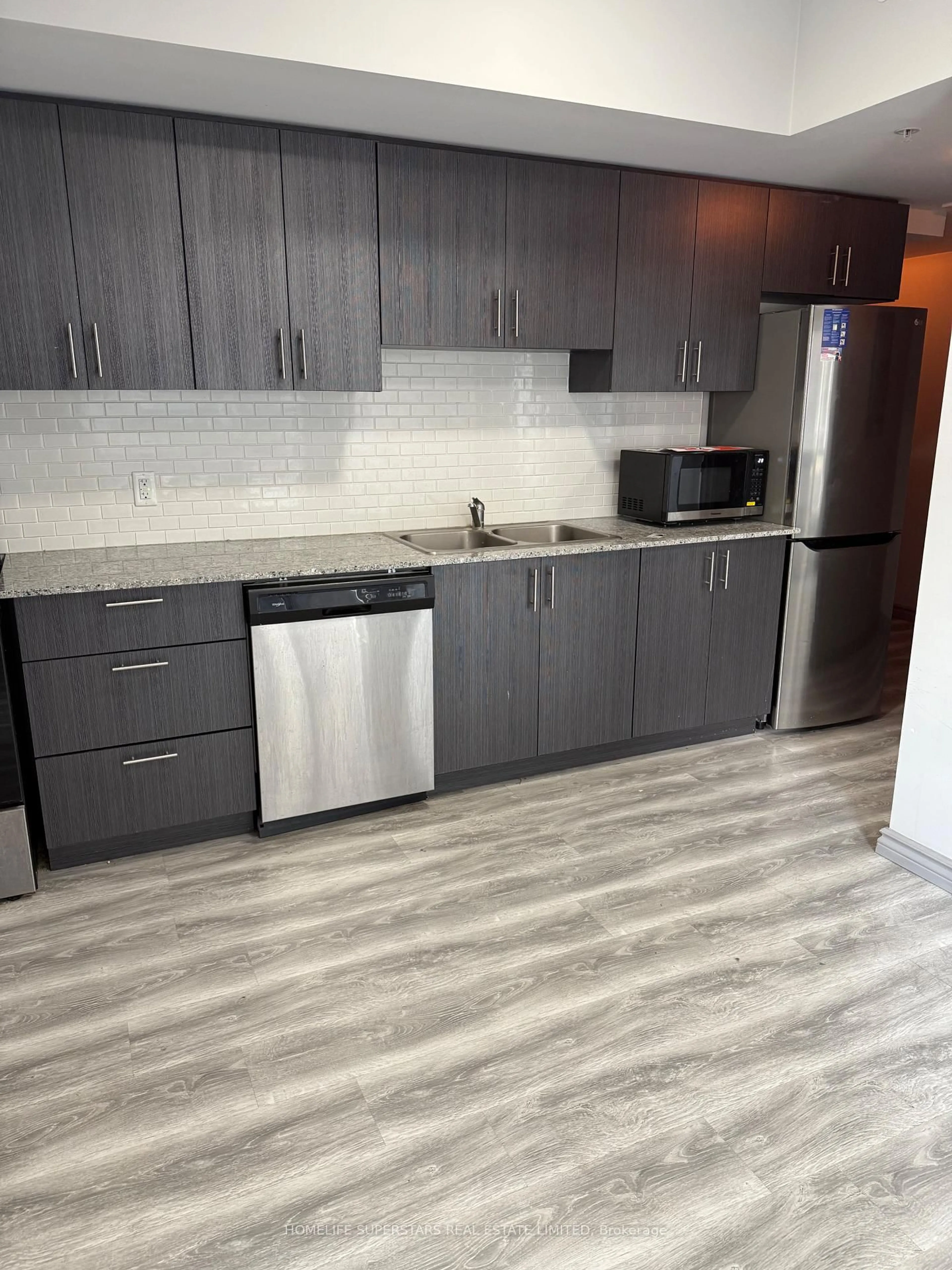 Standard kitchen, unknown for 275 LARCH St, Waterloo Ontario N2L 3R2