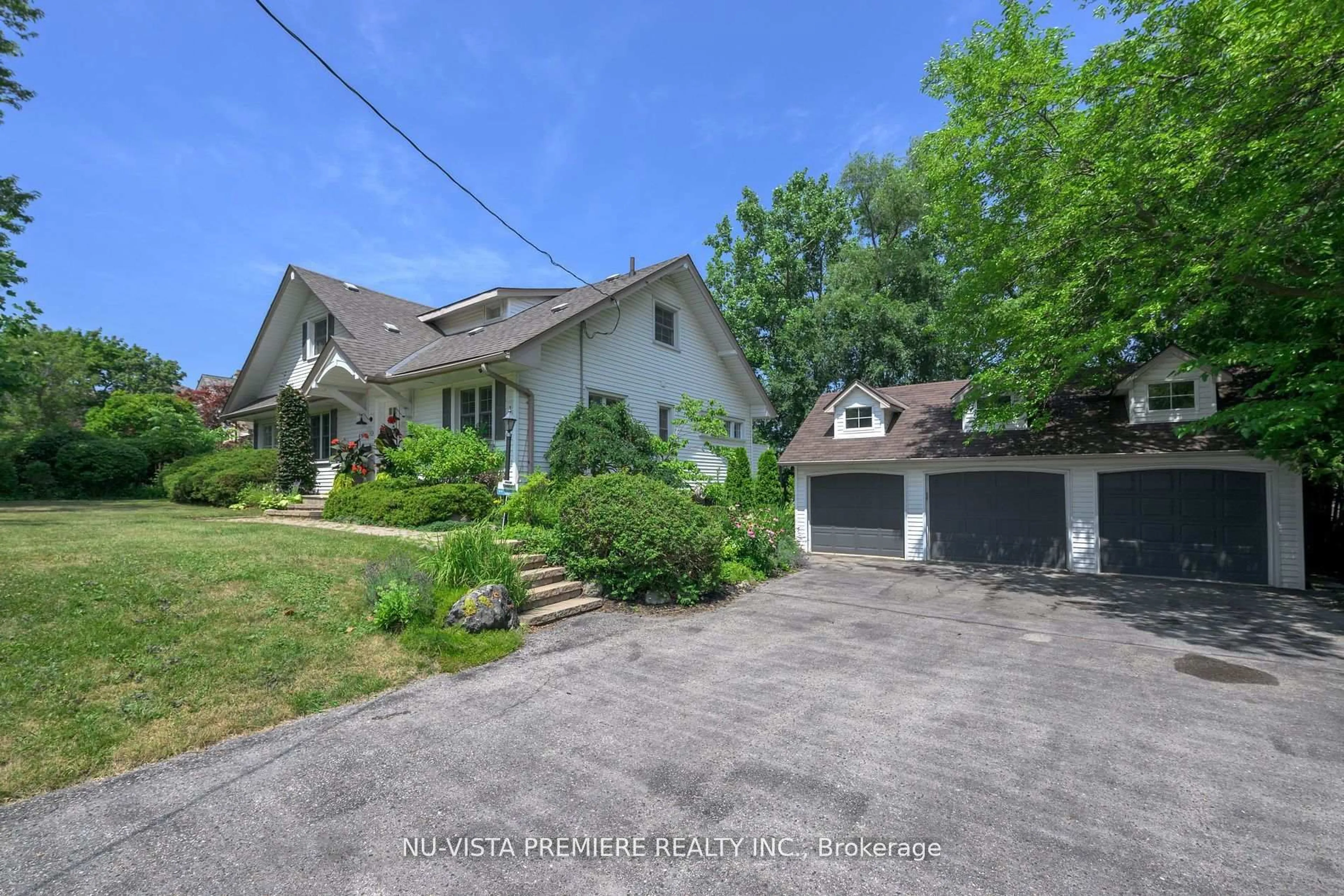 A pic from outside/outdoor area/front of a property/back of a property/a pic from drone, street for 146 Commissioners Rd, London South Ontario N6C 2T1