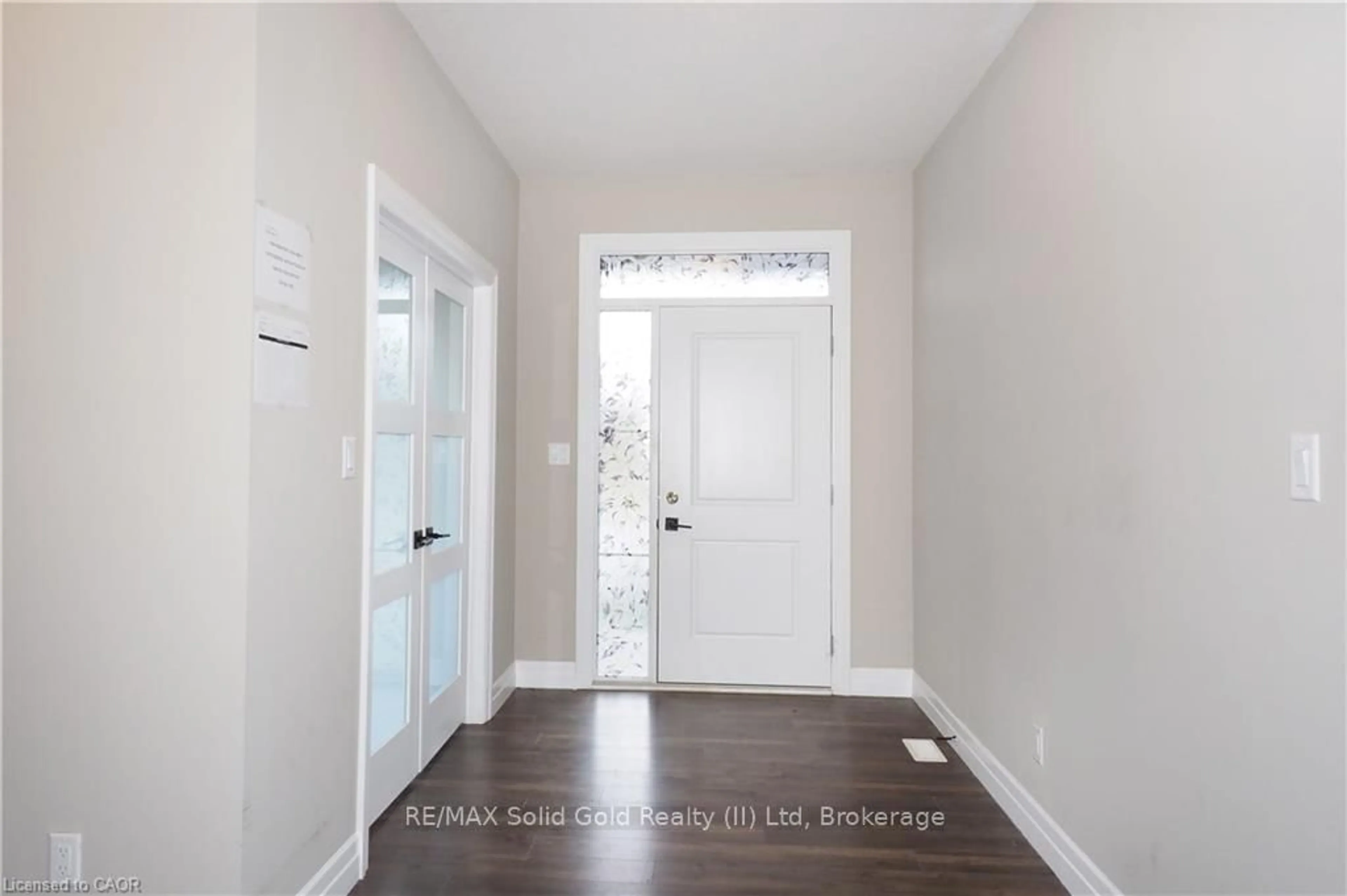 Indoor entryway for 168 Otterbein Rd, Kitchener Ontario N2B 0A8