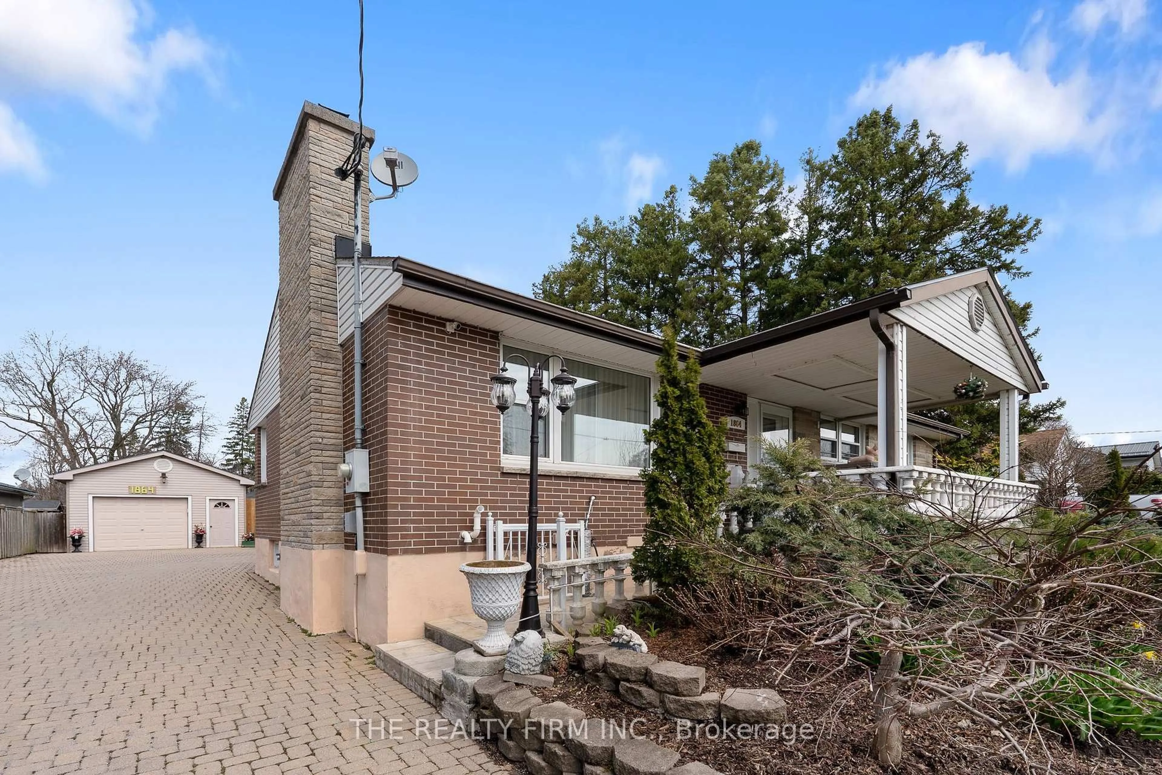 Home with brick exterior material, building for 1864 Parkhurst Ave, London East Ontario N5V 2C3