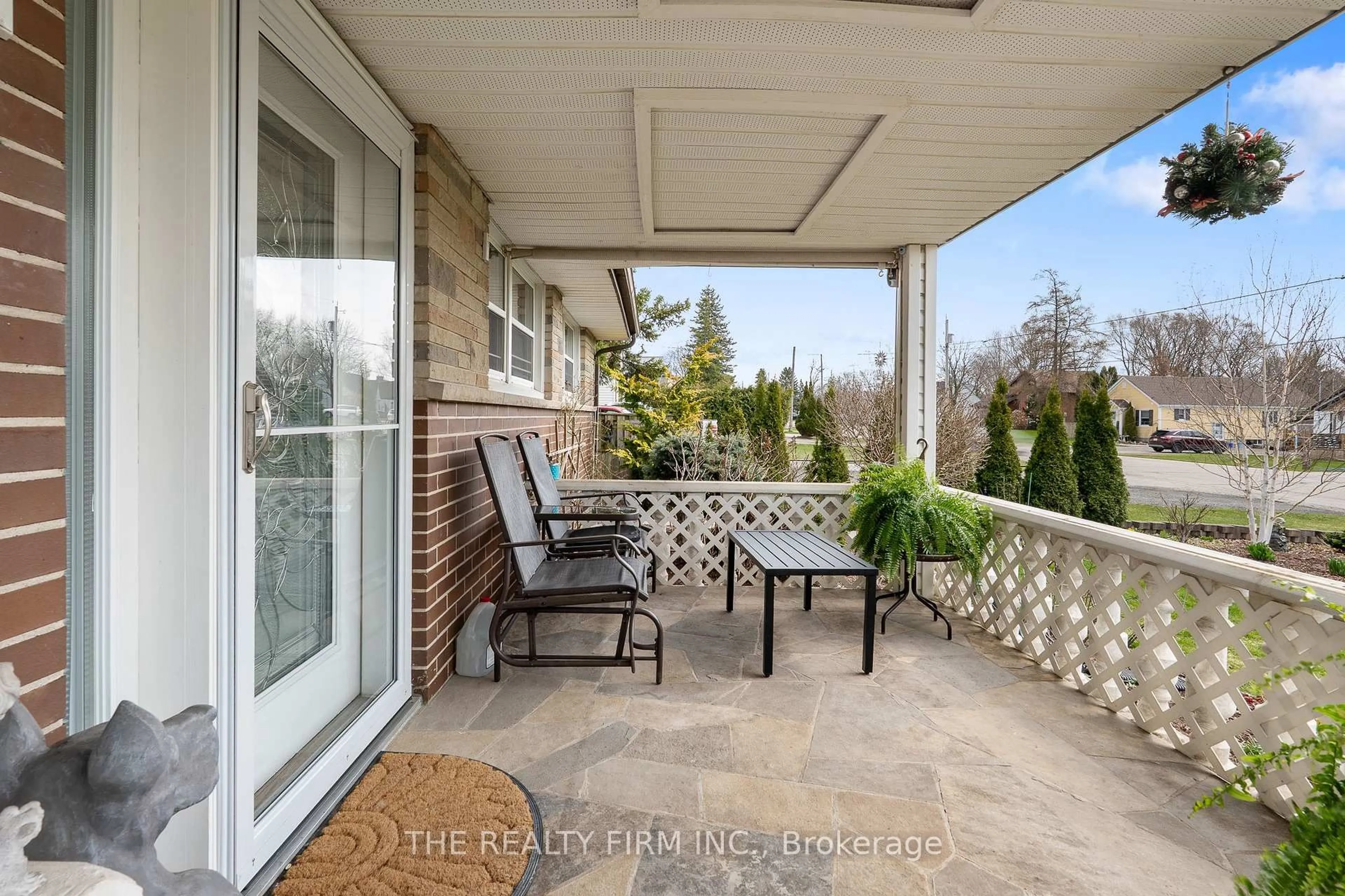 Patio, street for 1864 Parkhurst Ave, London East Ontario N5V 2C3