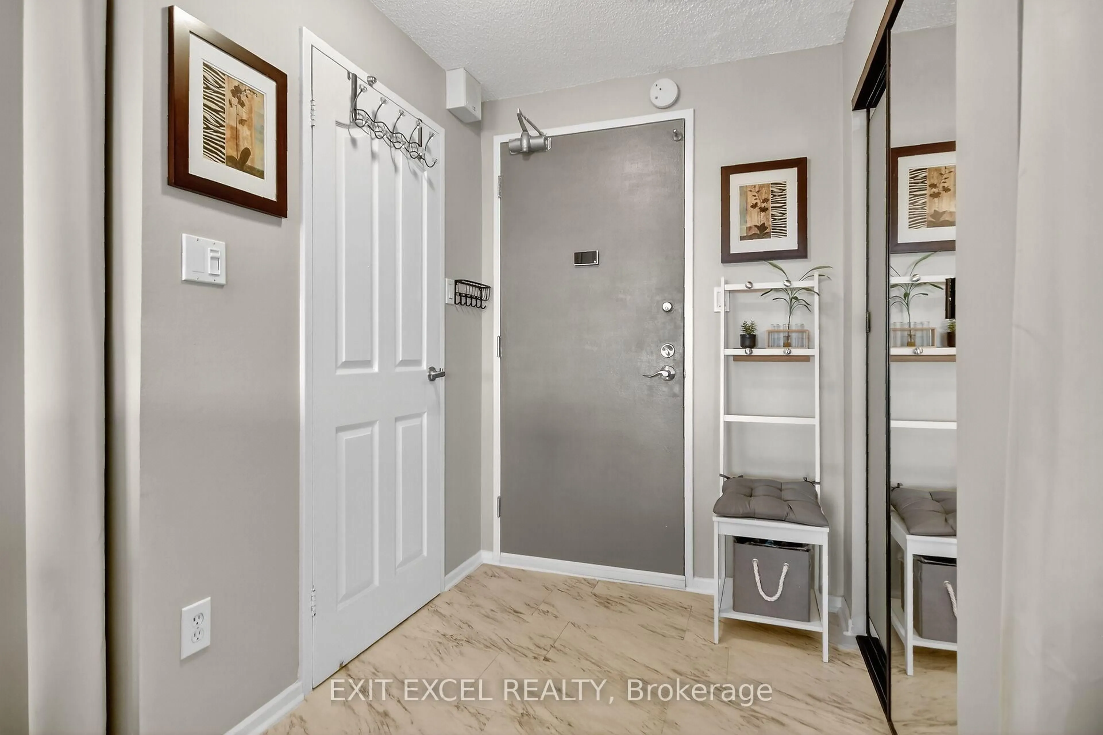 Indoor entryway for 415 Greenview Ave #1503, Ottawa Ontario K2B 8G5