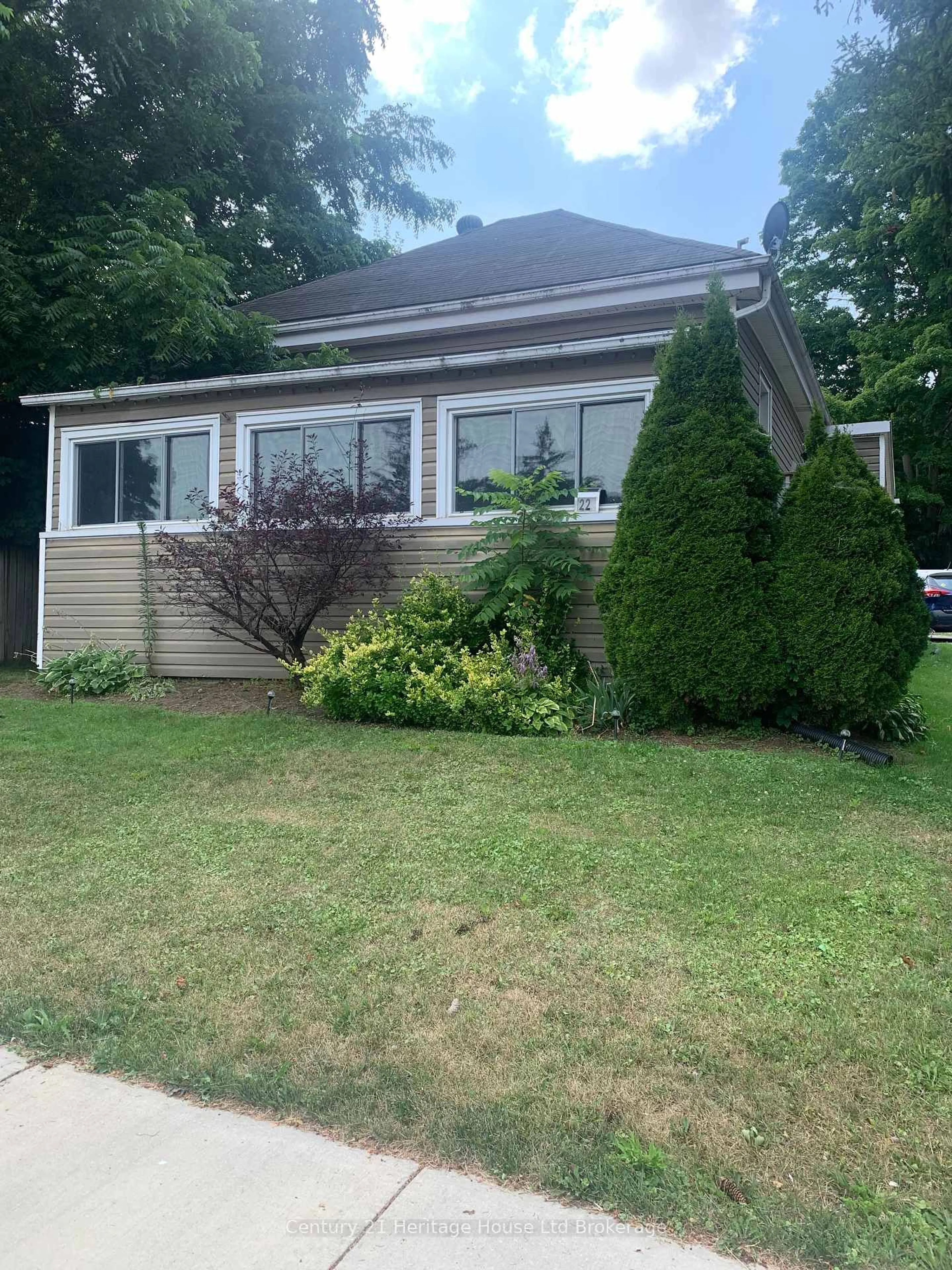 Home with vinyl exterior material, street for 22 Fyfe Ave, Woodstock Ontario N4S 3S4
