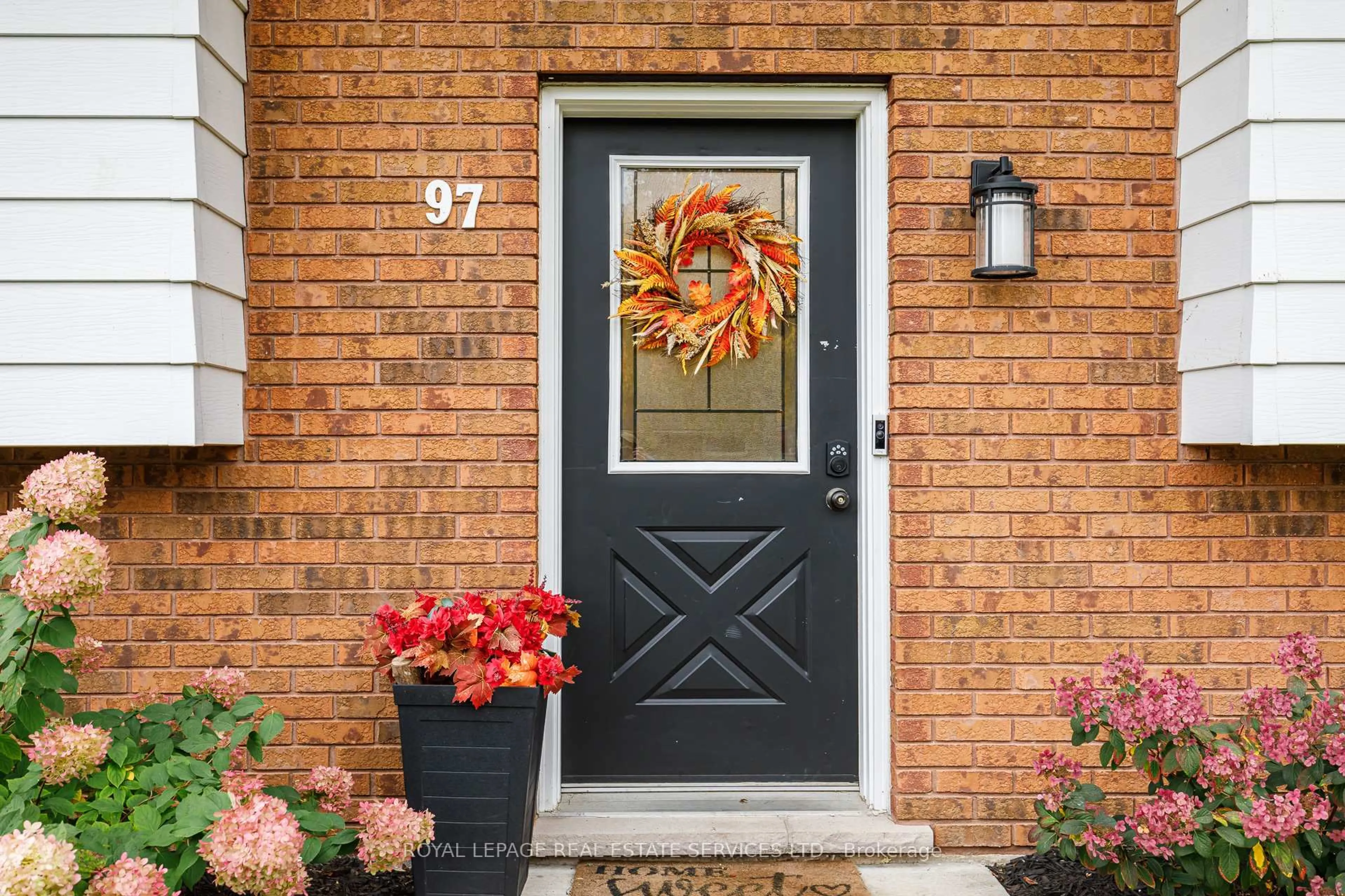 Indoor entryway for 97 Farrar St, Meaford Ontario N4L 1E6
