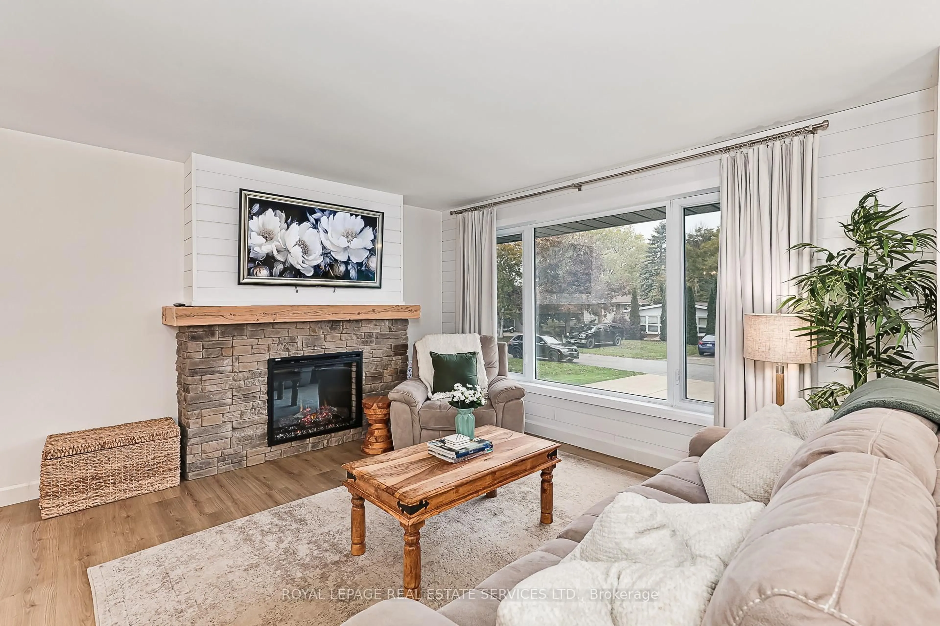 Living room with furniture, unknown for 97 Farrar St, Meaford Ontario N4L 1E6