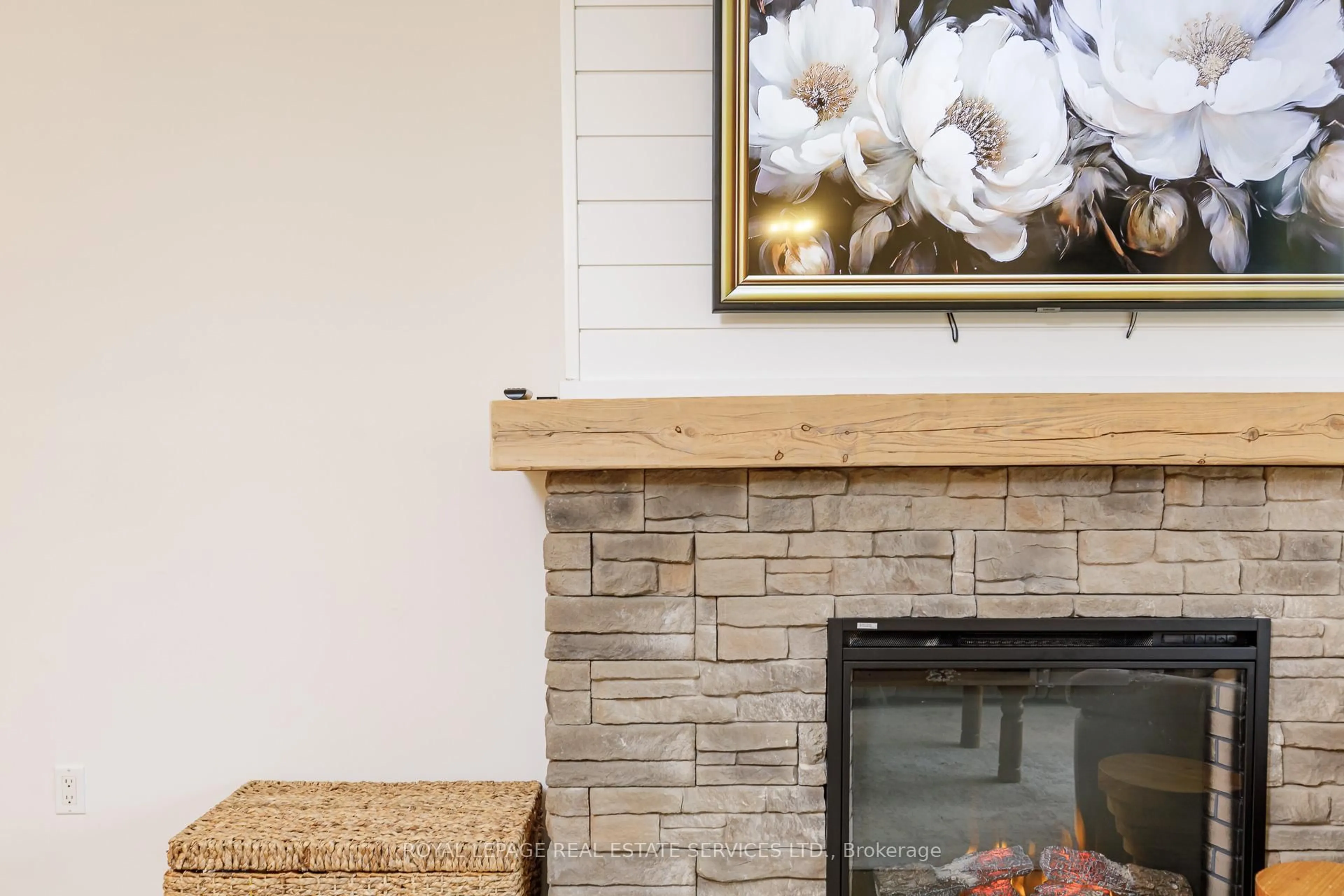 Indoor entryway for 97 Farrar St, Meaford Ontario N4L 1E6
