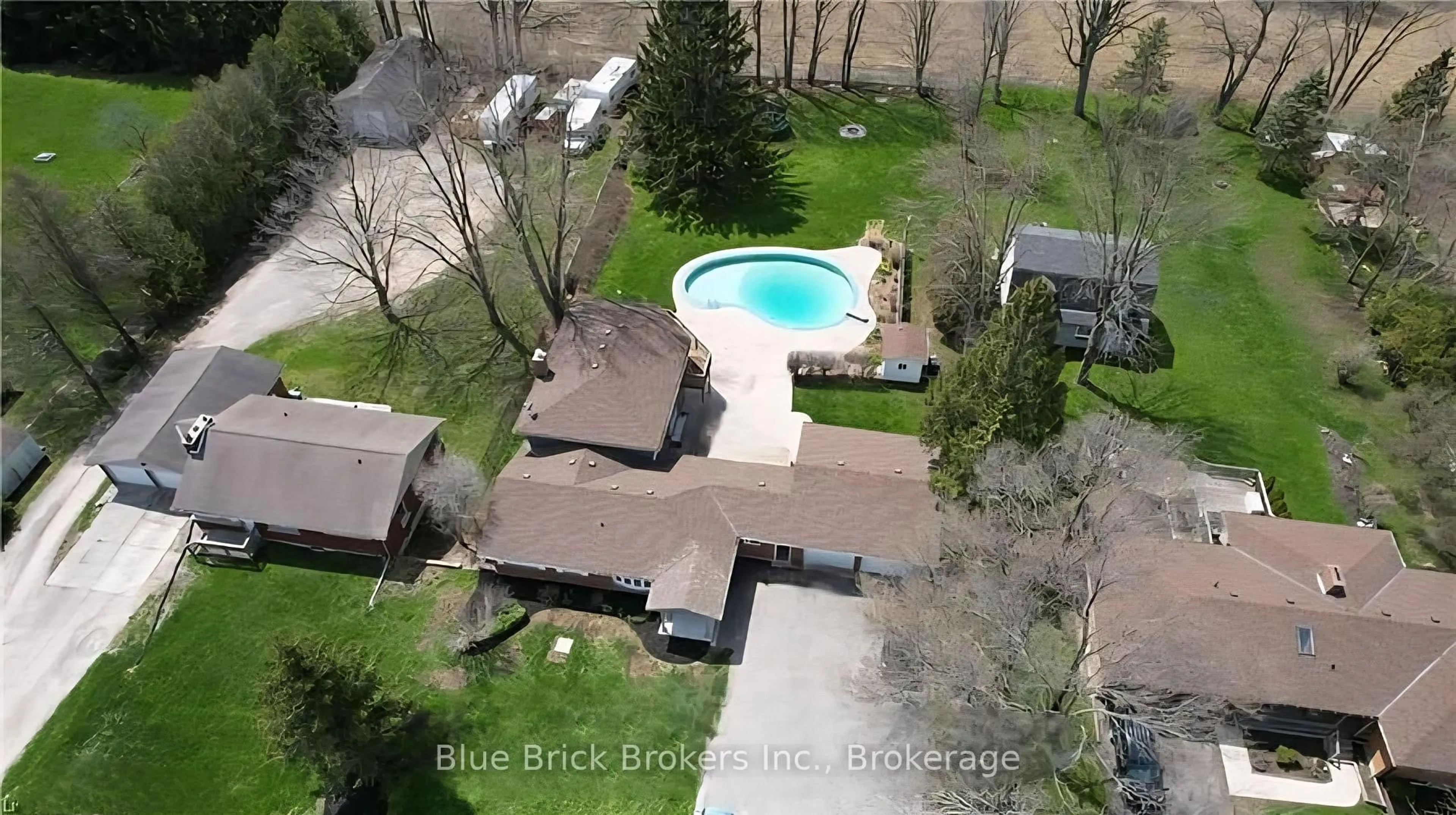 A pic from outside/outdoor area/front of a property/back of a property/a pic from drone, street for 2320 HYDE PARK Rd, London North Ontario N6H 5K2