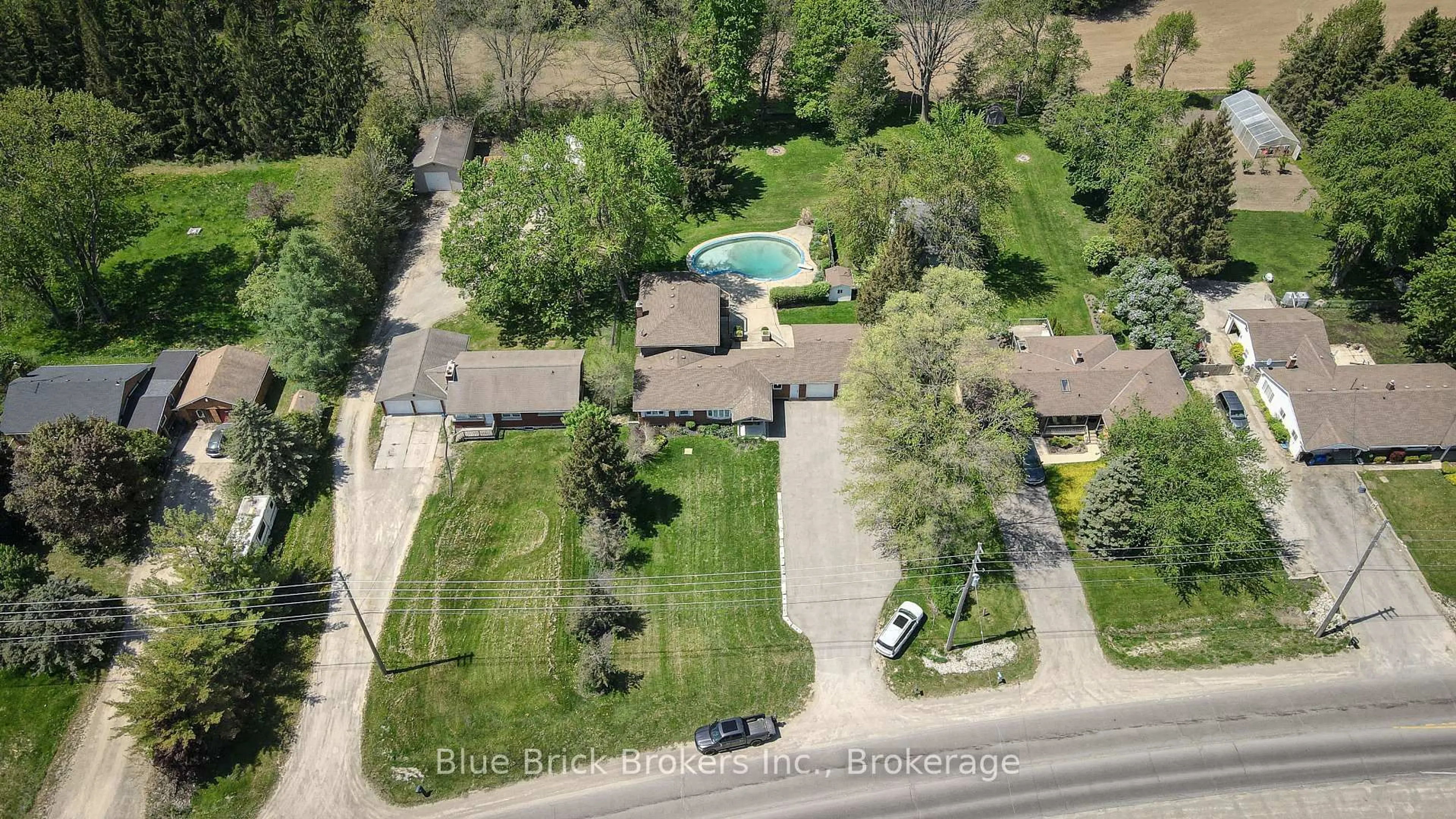 A pic from outside/outdoor area/front of a property/back of a property/a pic from drone, street for 2320 HYDE PARK Rd, London North Ontario N6H 5K2