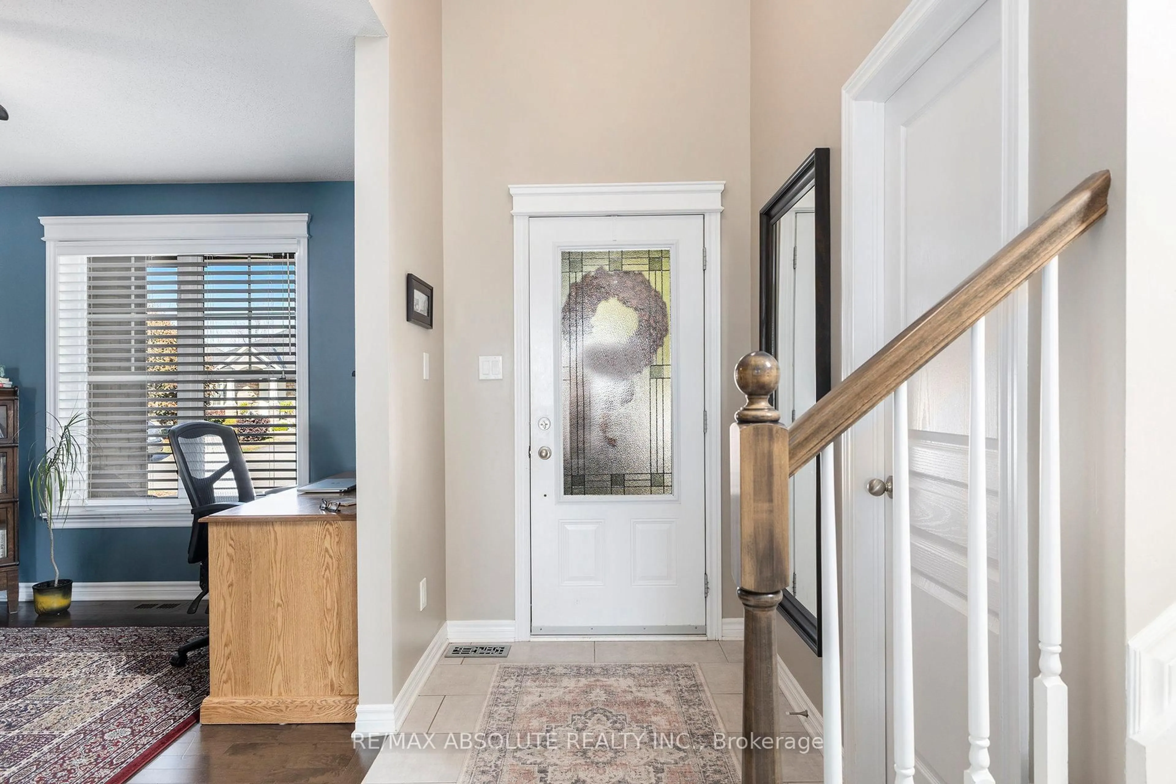 Indoor entryway for 205 Arthur St, Arnprior Ontario K7S 3Z6