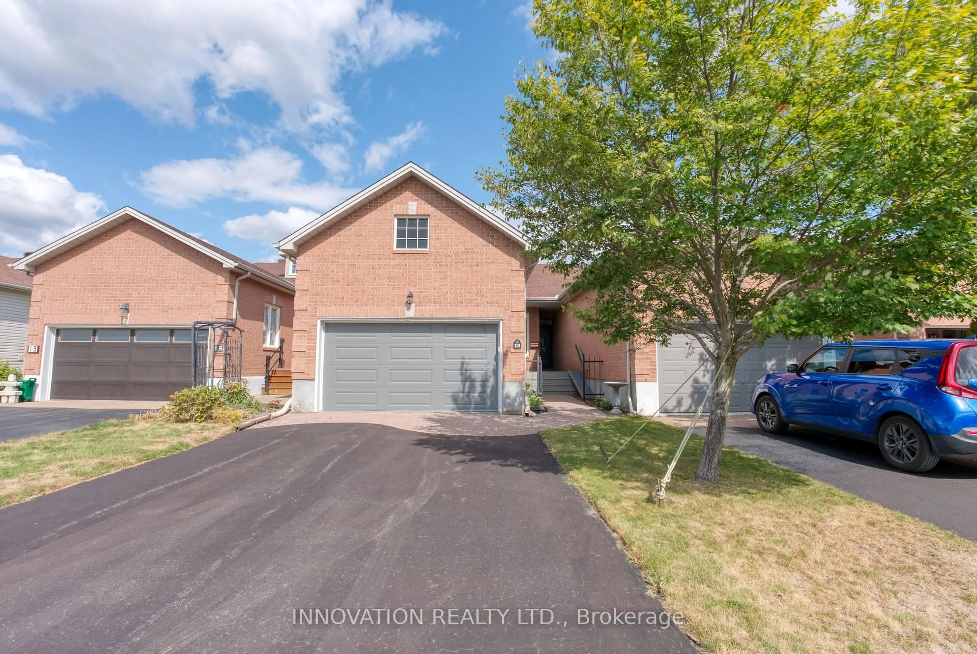 A pic from outside/outdoor area/front of a property/back of a property/a pic from drone, street for 13 Eileen Cres, Stittsville Ontario K2S 1M3