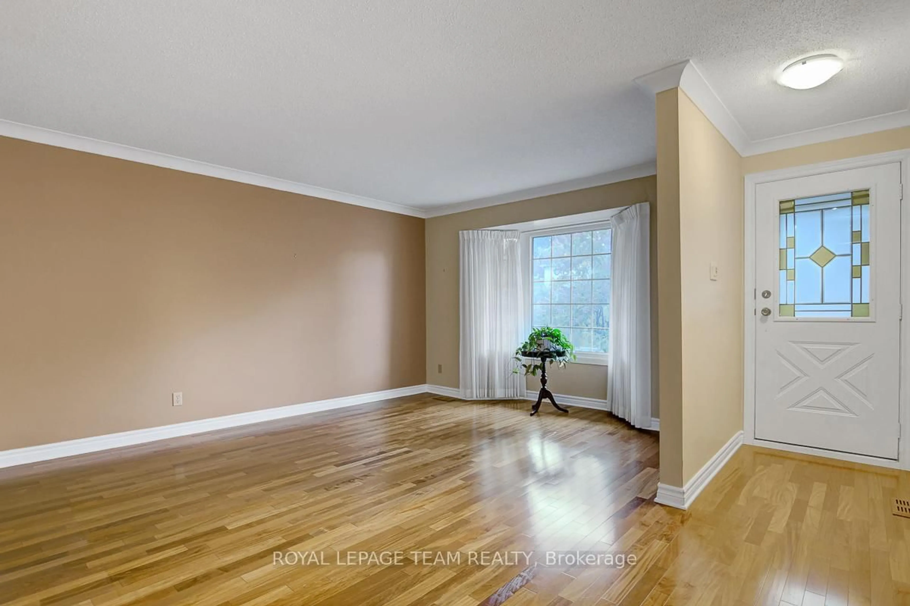 A pic of a room for 16 Barnstable Dr, Barrhaven Ontario K2J 1Z6
